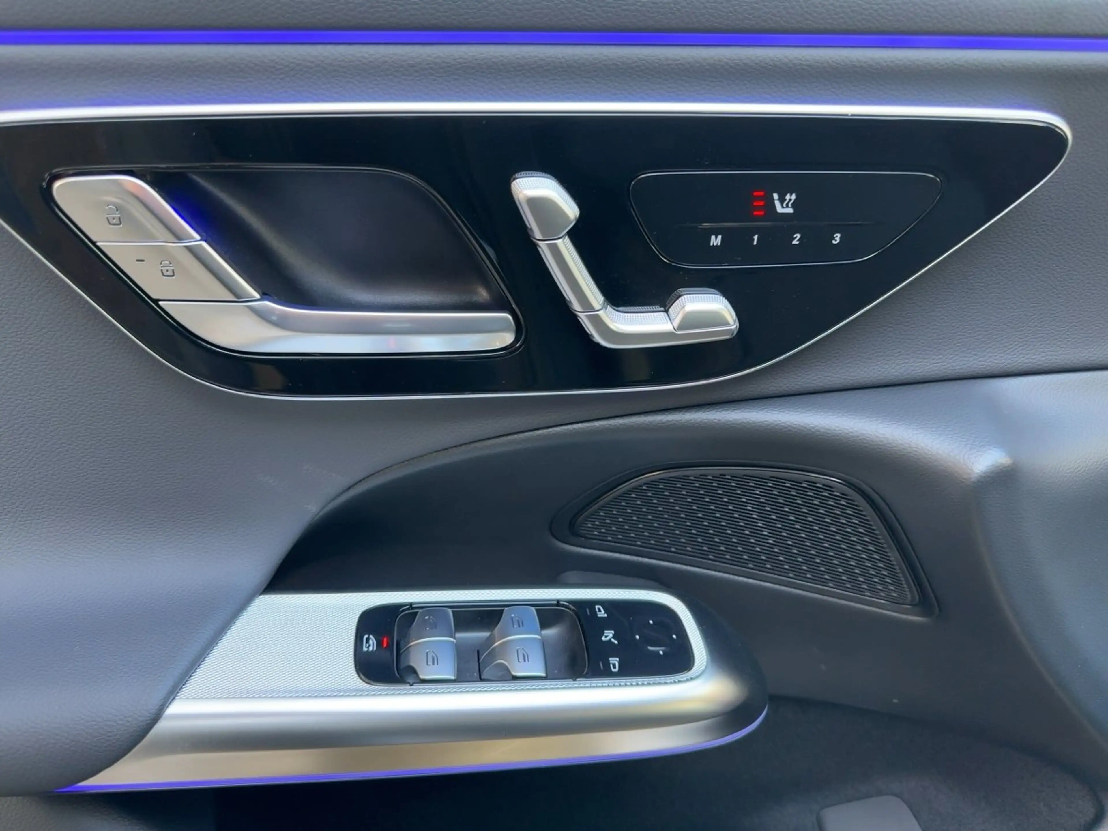 Mercedes-Benz E 220 d 4M T AVANTGARDE NP: 85.384 ADVANCED+ AHV — photo 14
