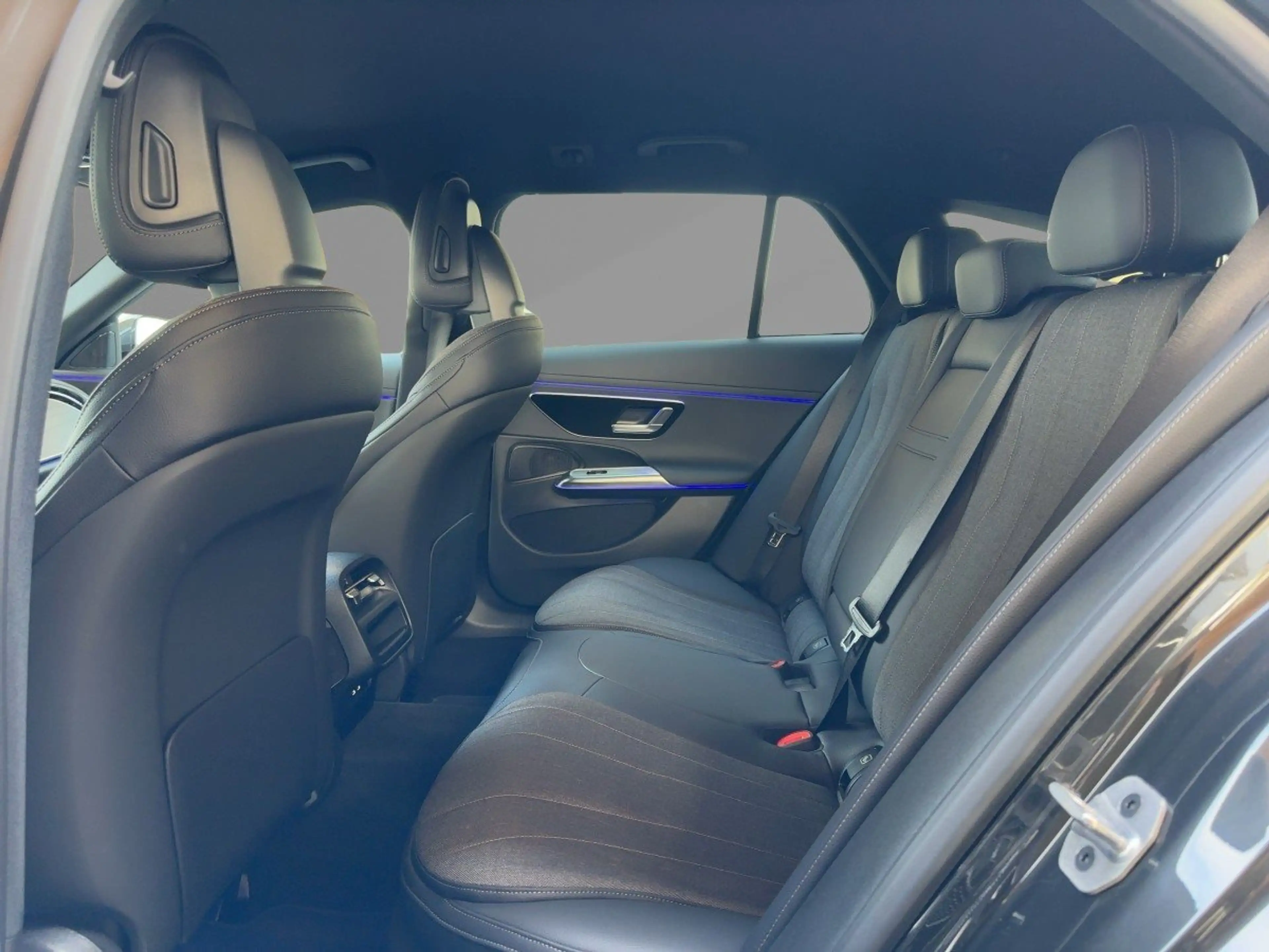 Mercedes-Benz E 220 d 4M T AVANTGARDE NP: 85.384 ADVANCED+ AHV — photo 9