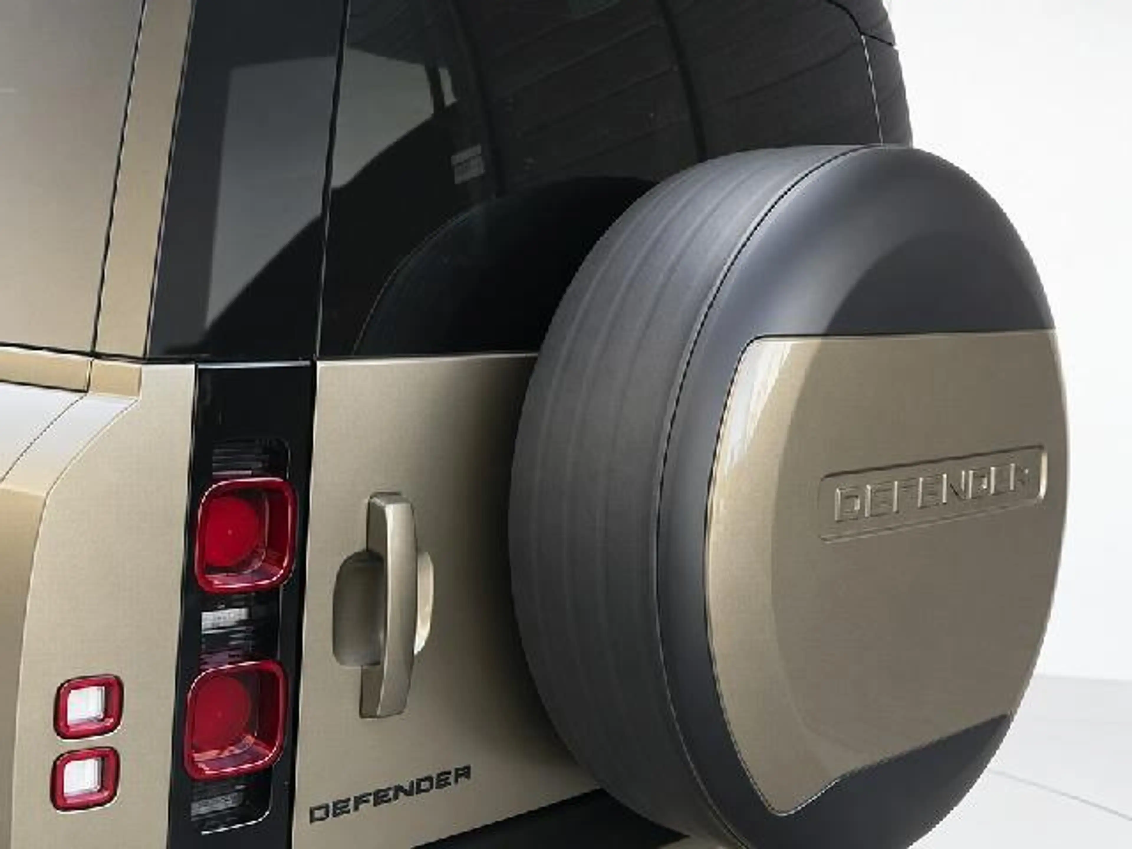 Land Rover Defender 110 2.0 P400e 110 X-Dynamic HSE BTW auto, Full opt — photo 11