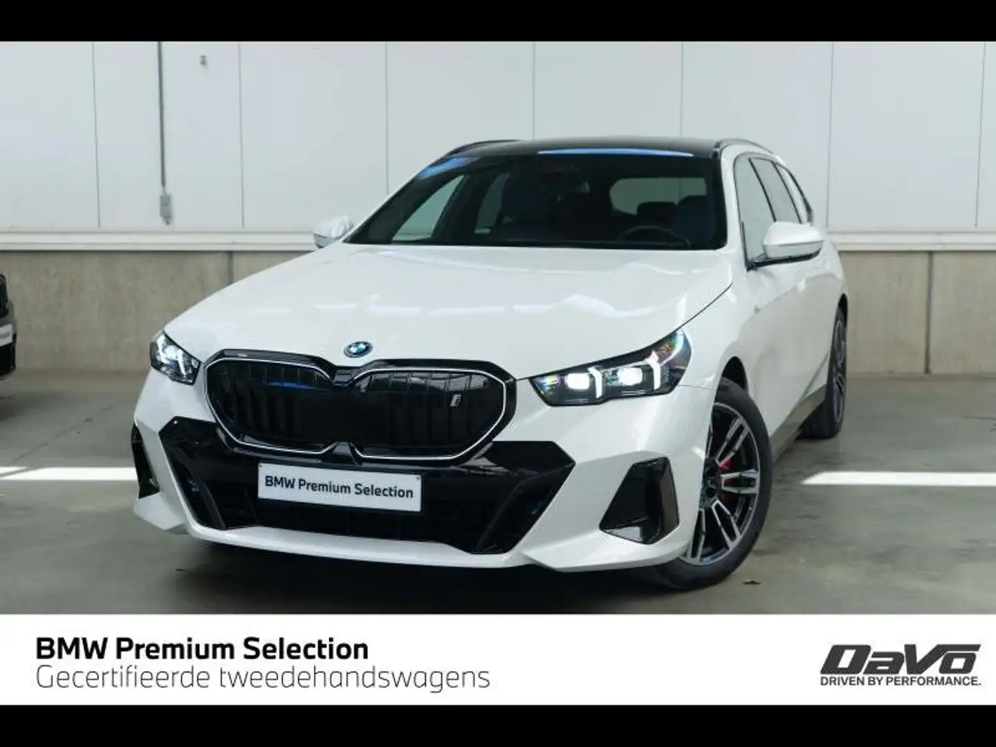 BMW i5 M SPORT PRO - PANODAK - HARMAN White - 1