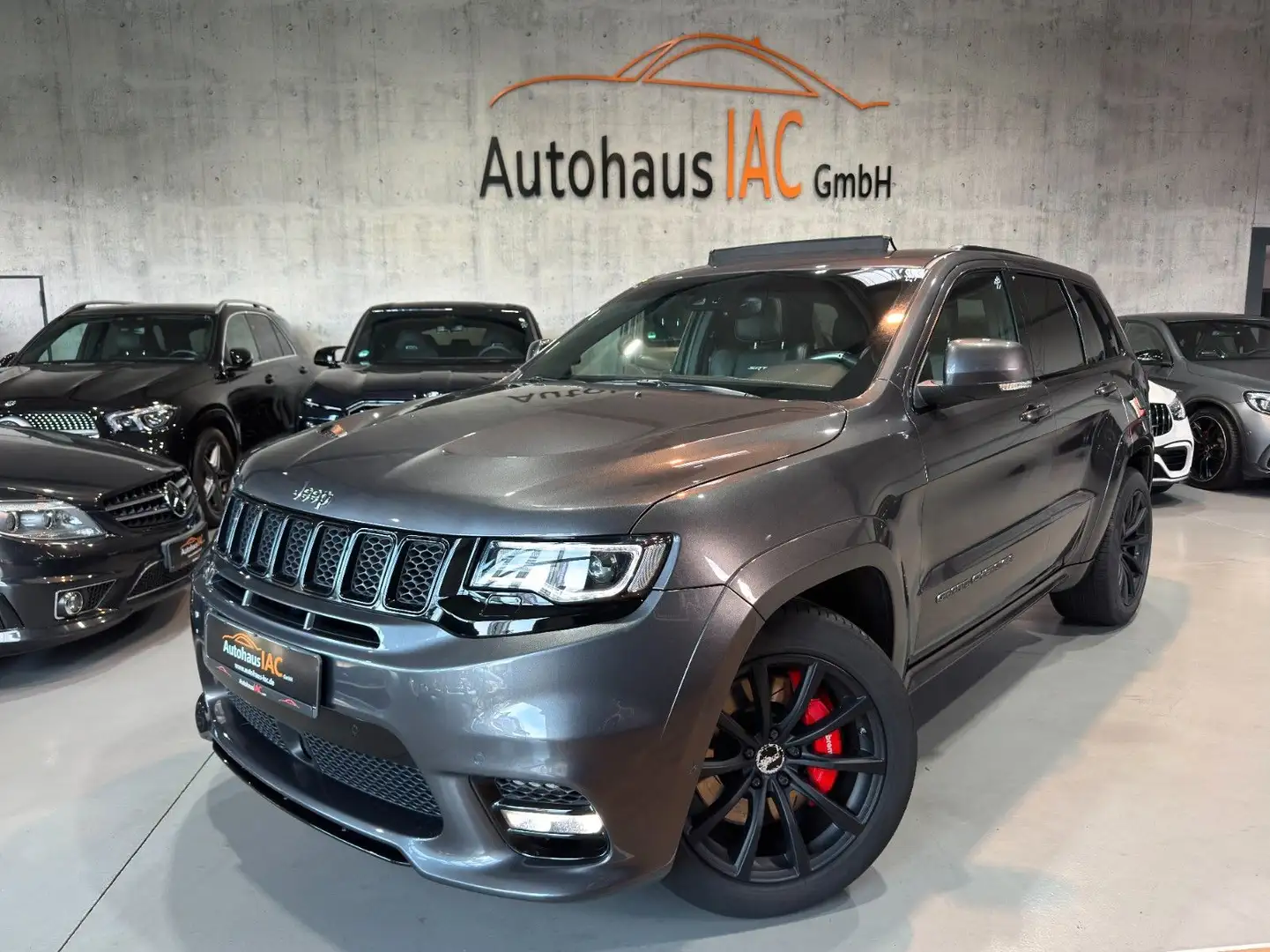 Jeep Grand Cherokee 6.4 V8 HEMI SRT/PANO/LED/ALCANTAR Сірий - 1