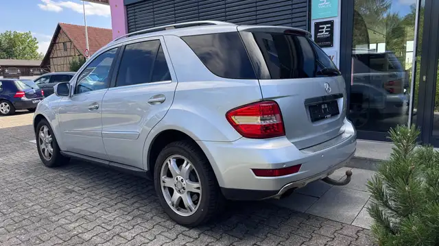Mercedes-Benz M Class view 4