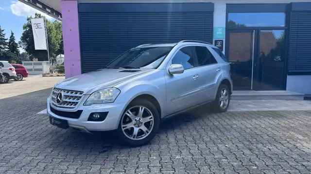 Mercedes-Benz M Class view 2