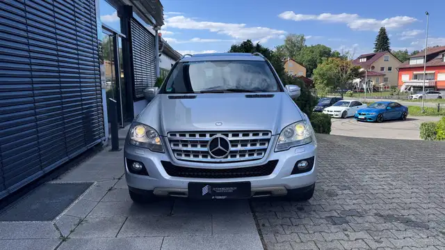 Mercedes-Benz M Class view 9