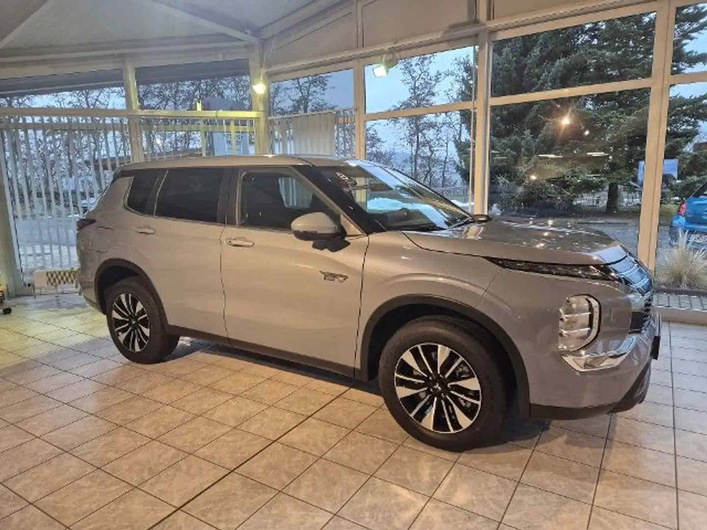 Mitsubishi Outlander 2.4L PHEV Diamant PLUS Grau - 2