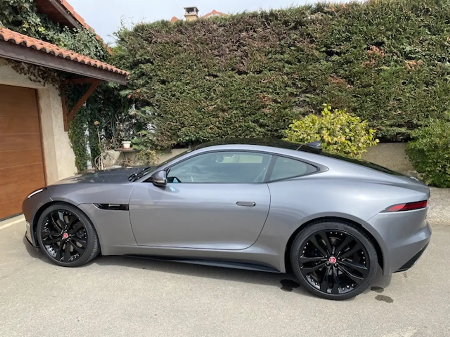 Jaguar F-Type F-Type Coupé V6 3L Essence Suralimenté 380 ch BVA8 R-Dynamic - 2