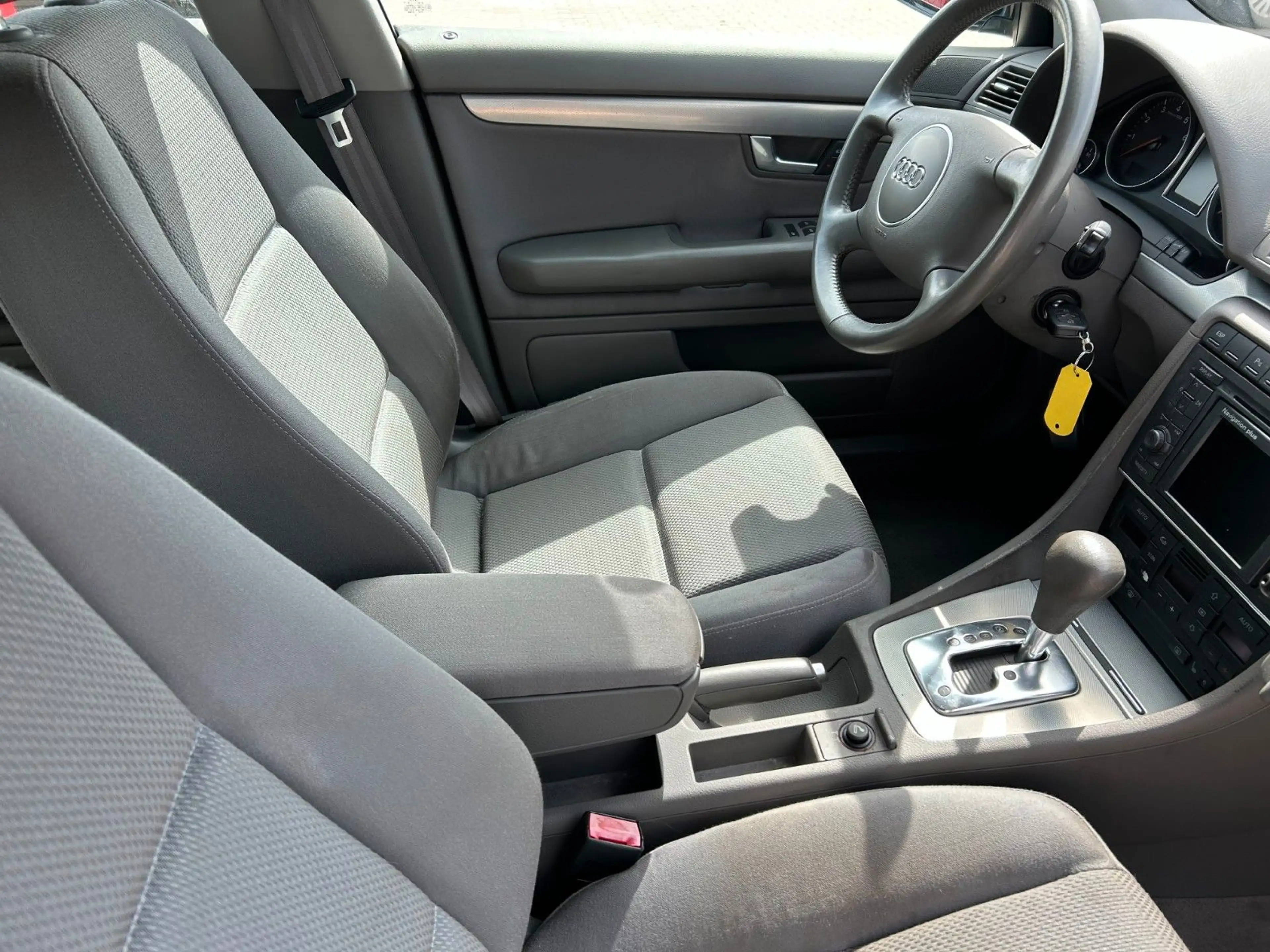 Audi A4 2.4 multitronic Avant Xenon PDC Navi — photo 9