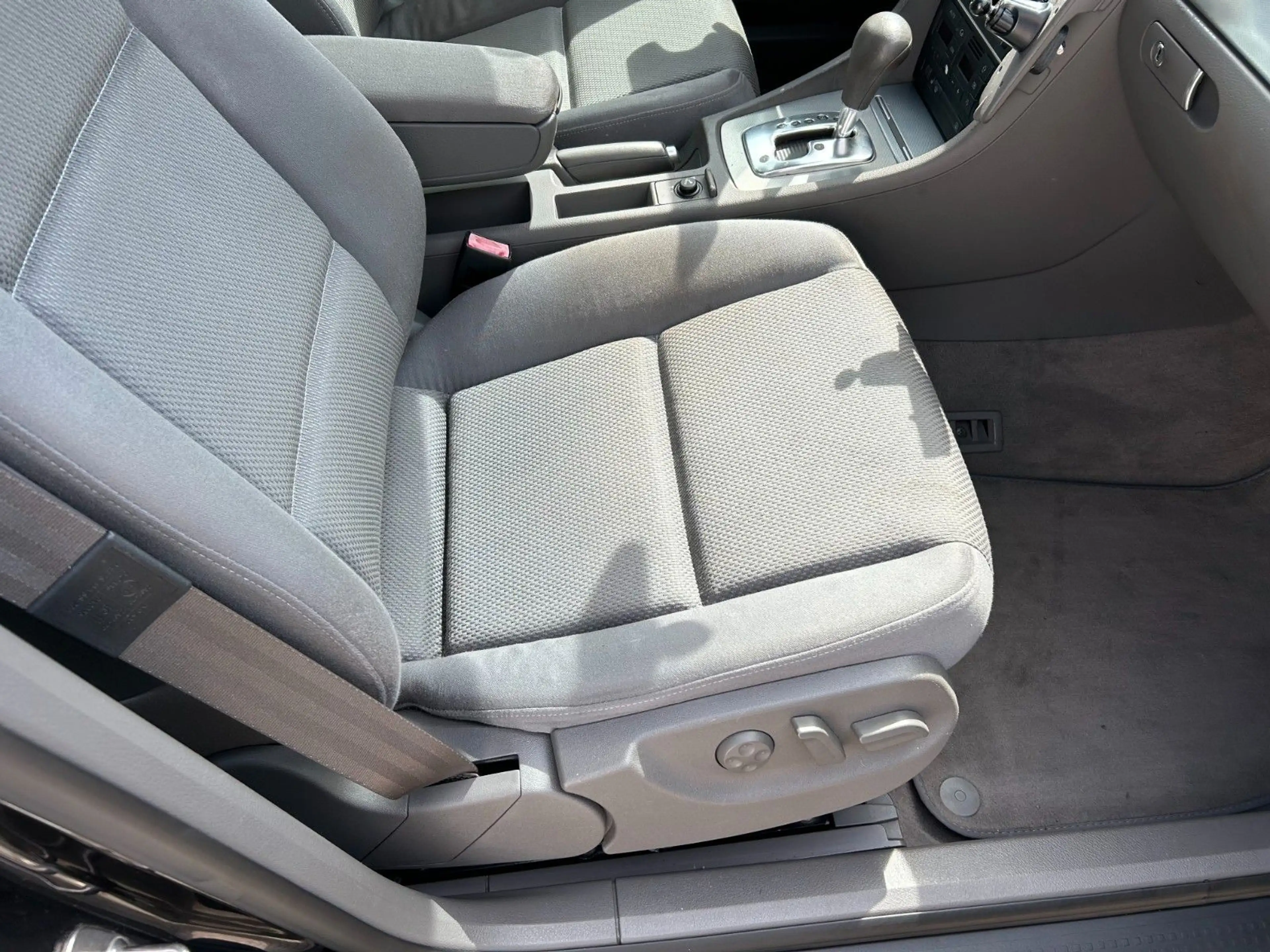 Audi A4 2.4 multitronic Avant Xenon PDC Navi — photo 8