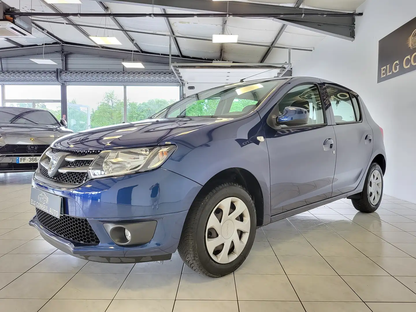 Dacia Sandero Sandero 1.2 16V 75 E6 Lauréate Bleu - 2