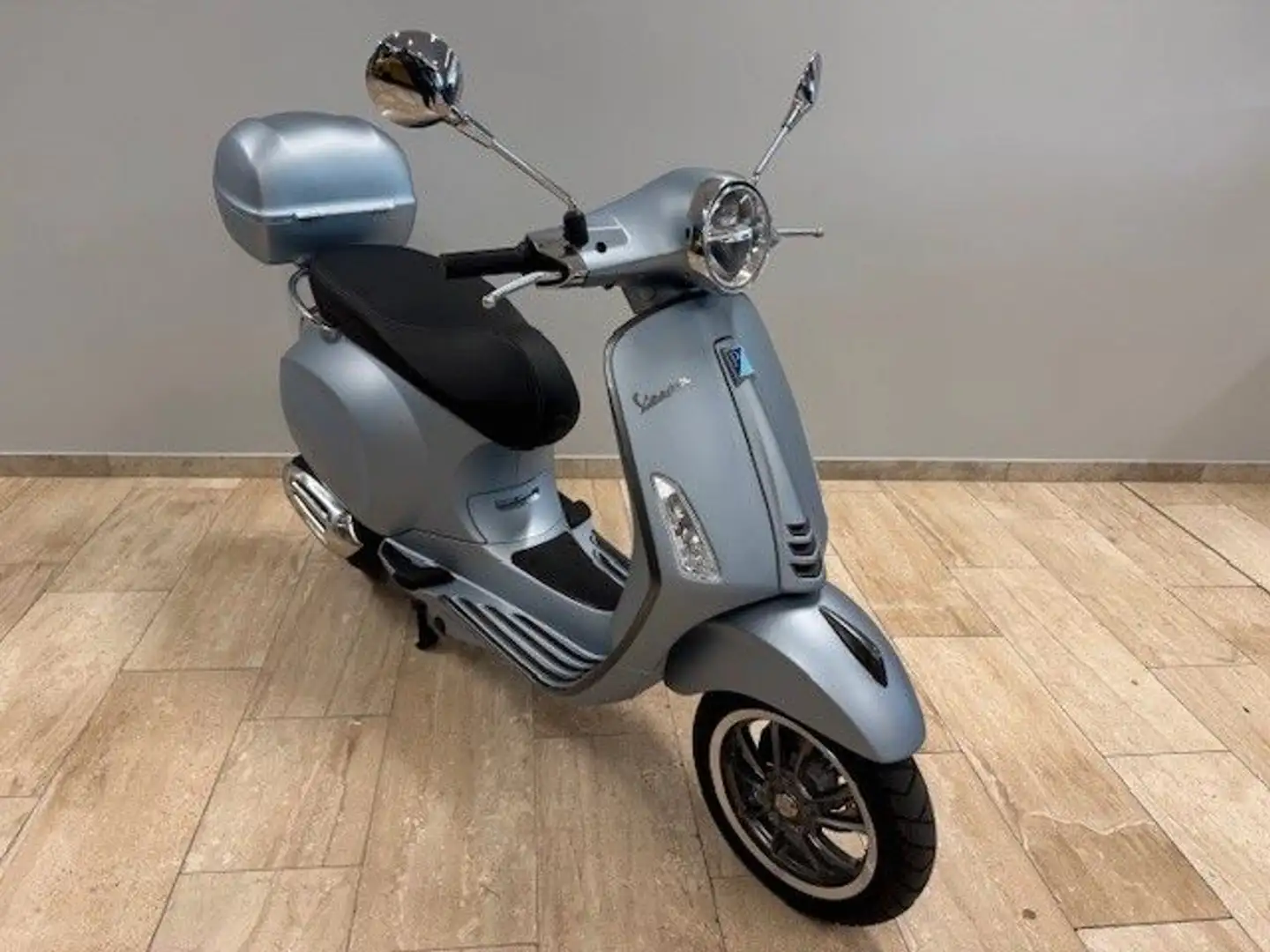 Vespa Primavera 50 S mit Topcase Grau - 1