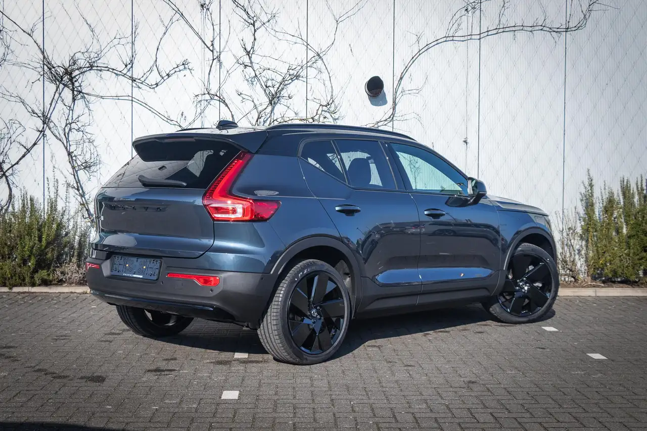 Volvo EX40 2026