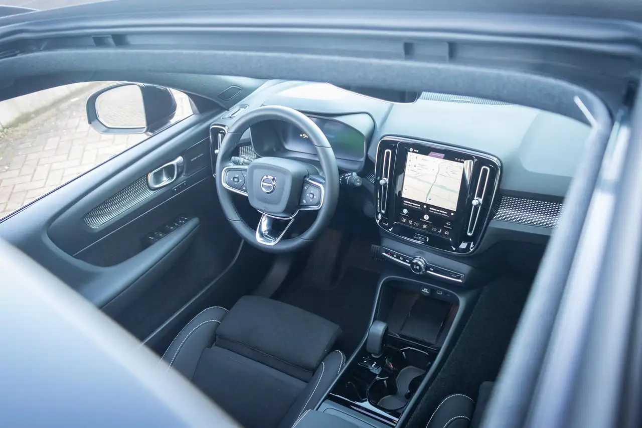 Volvo EX40 2026