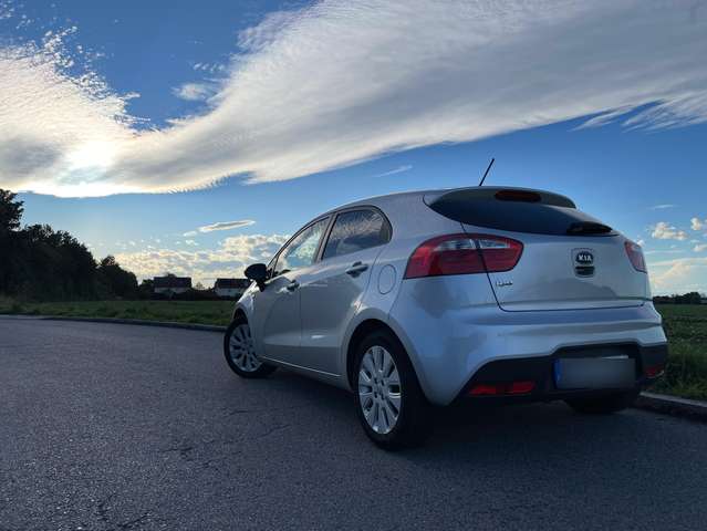 Imagine Kia Rio Rio 1.4 Edition 7
