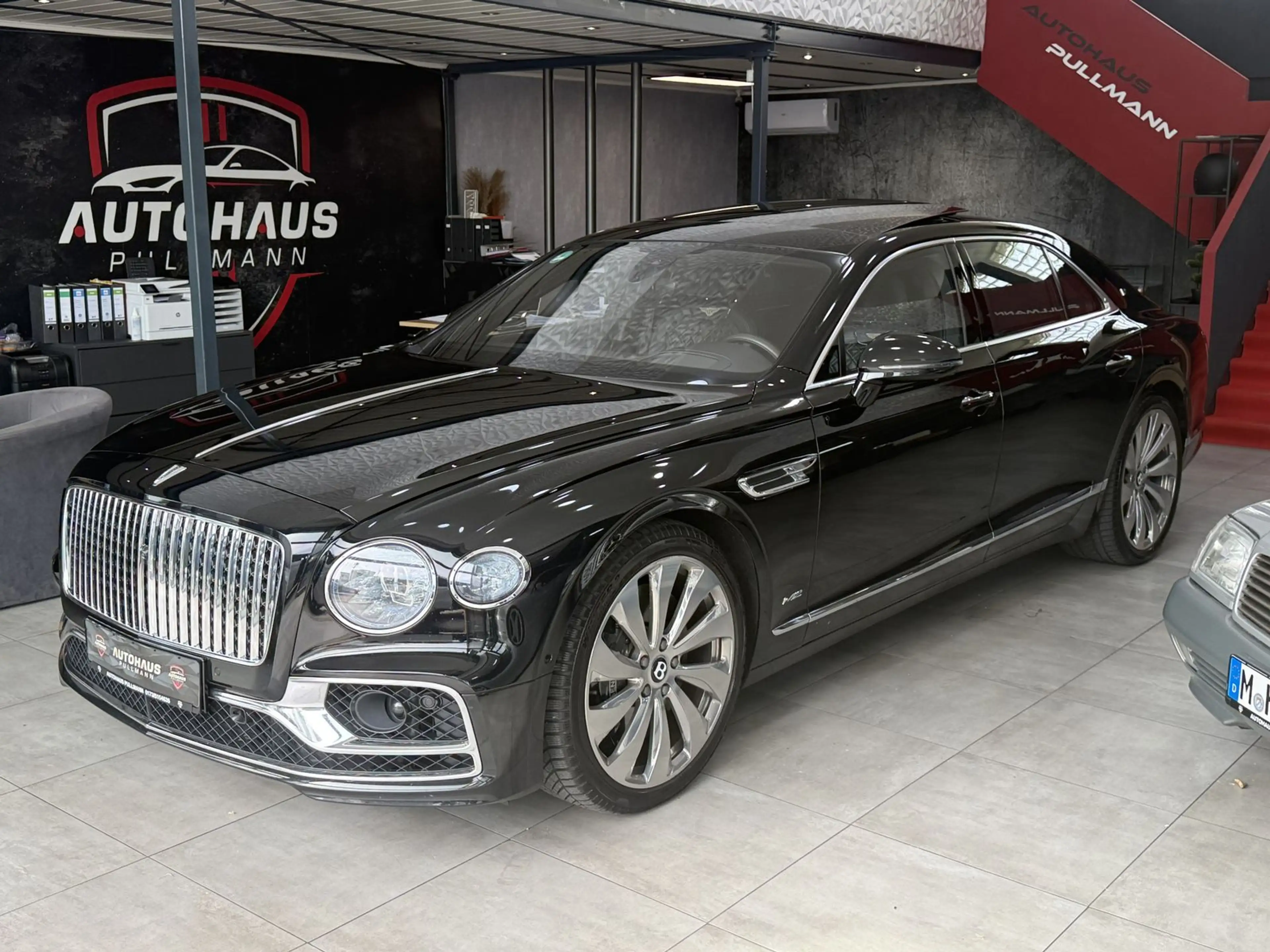 Bentley Flying Spur FIRST EDITION*FULL*