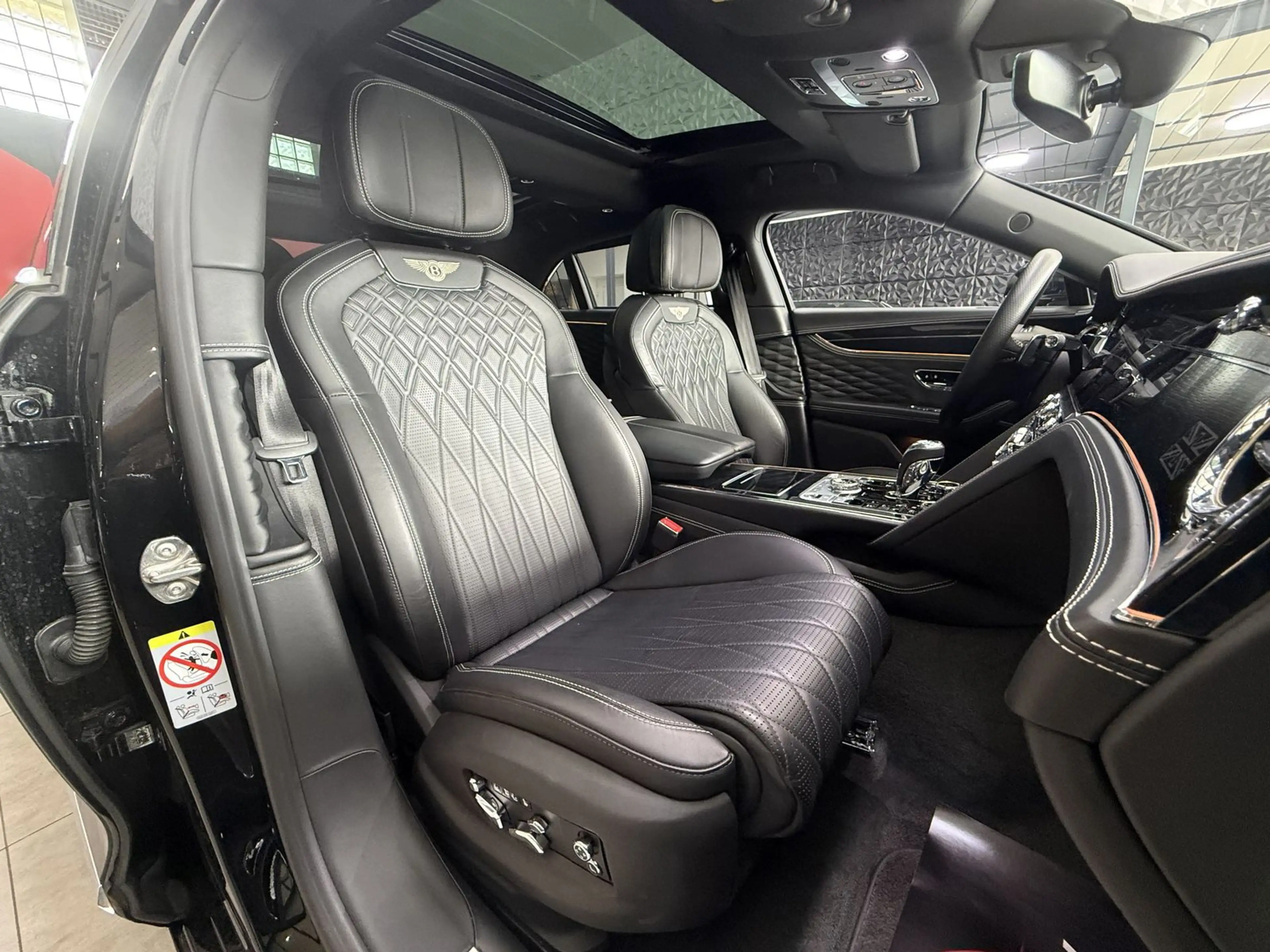 Bentley Flying Spur FIRST EDITION*FULL* — photo 12