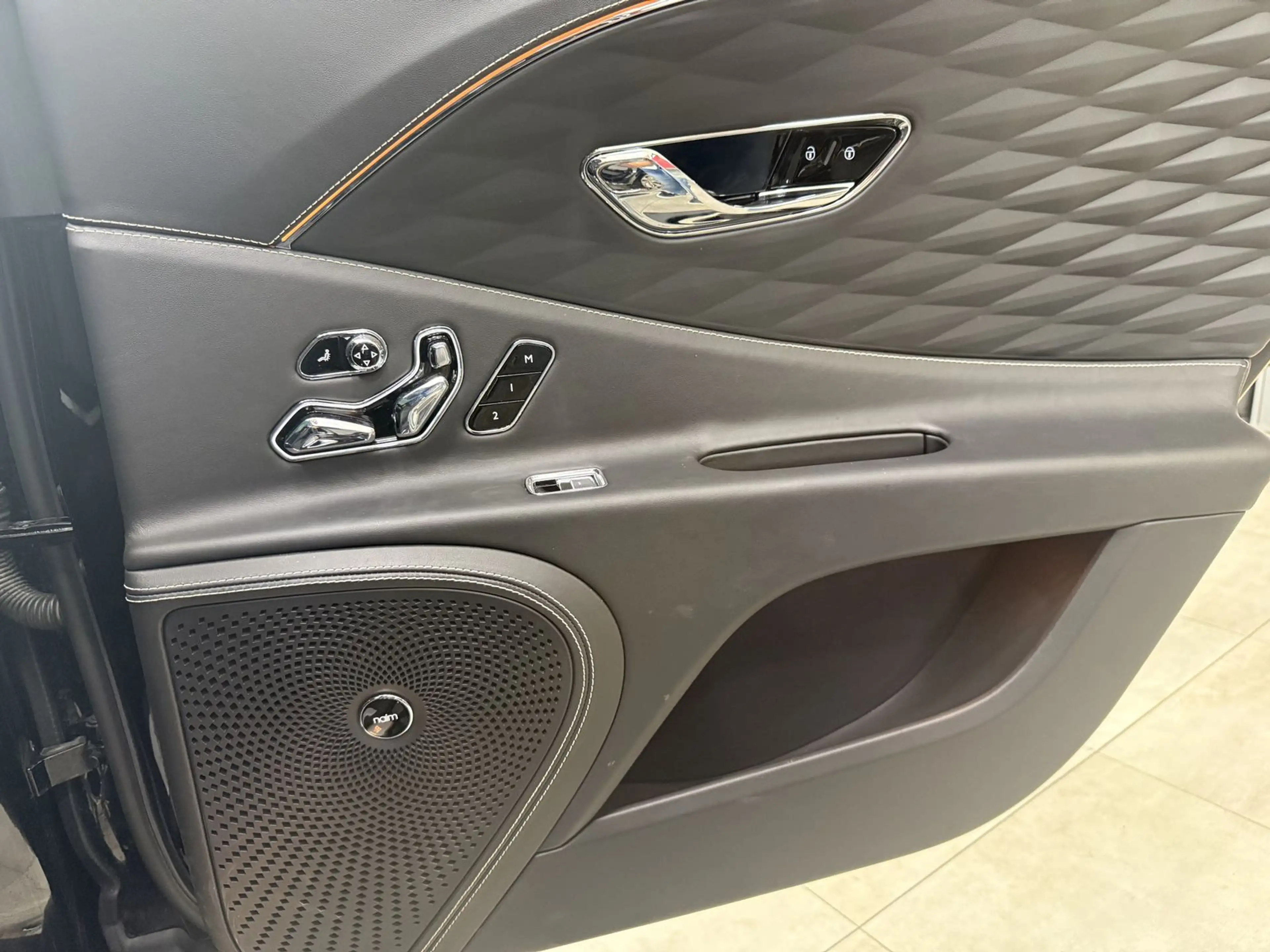 Bentley Flying Spur FIRST EDITION*FULL* — photo 14