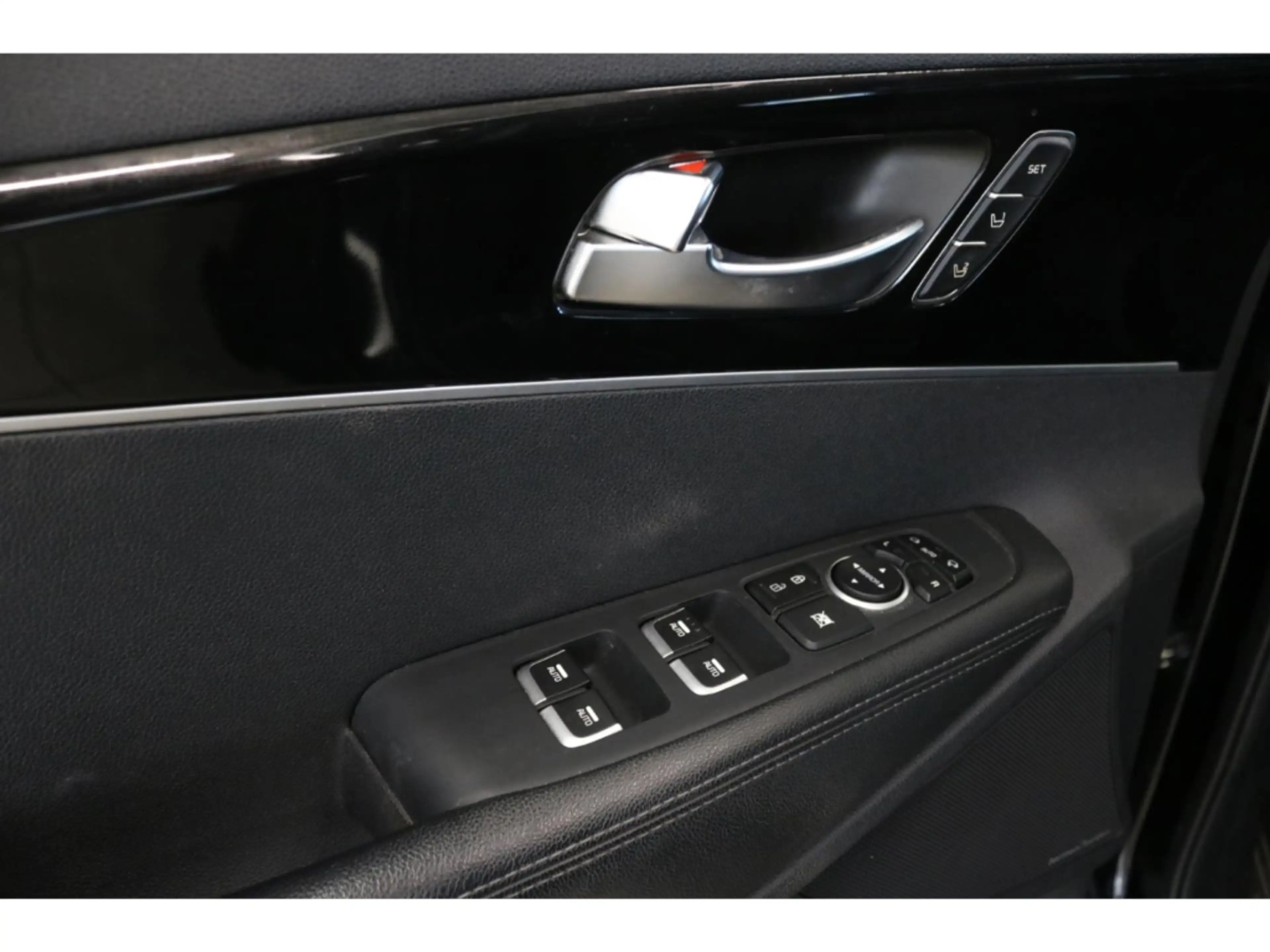 Kia Sorento Platinum Edition 4WD HUD PANO 360 Kamera — photo 7