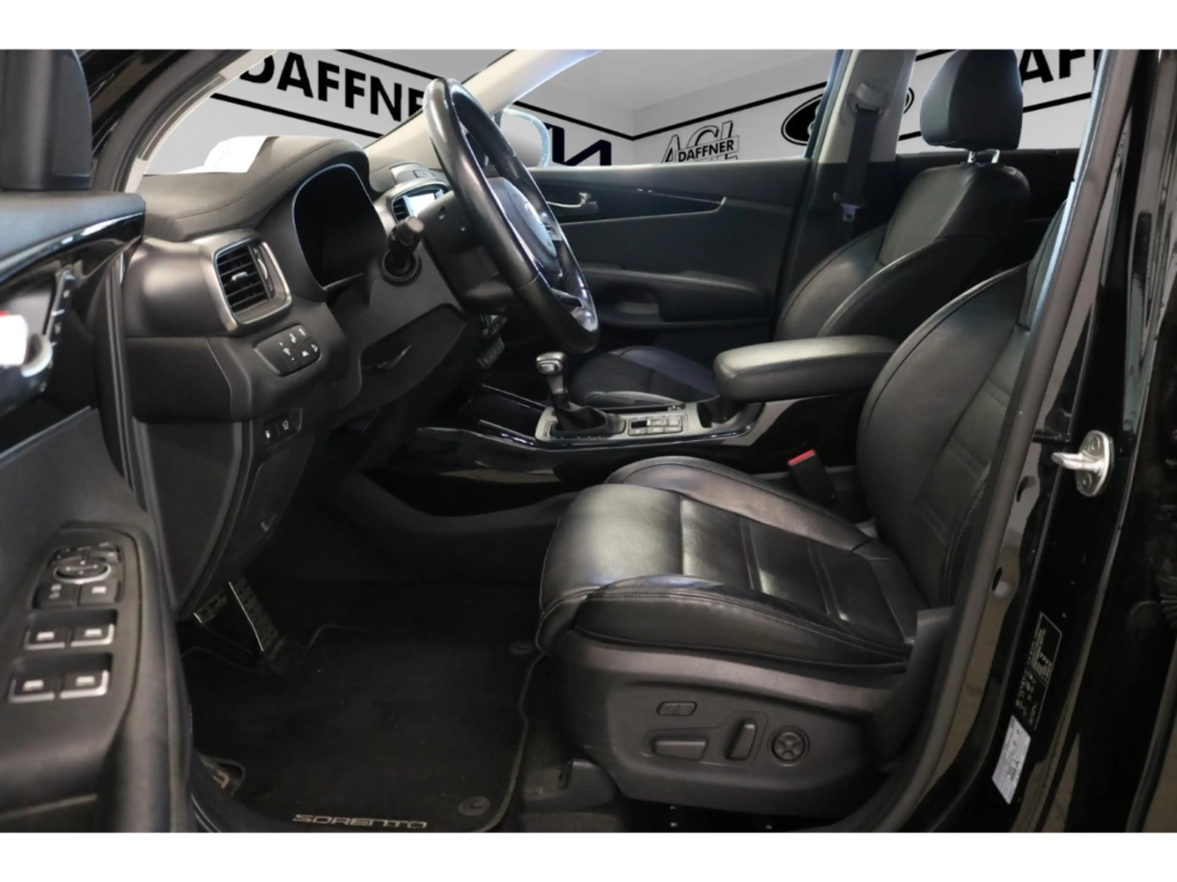 Kia Sorento Platinum Edition 4WD HUD PANO 360 Kamera — photo 4