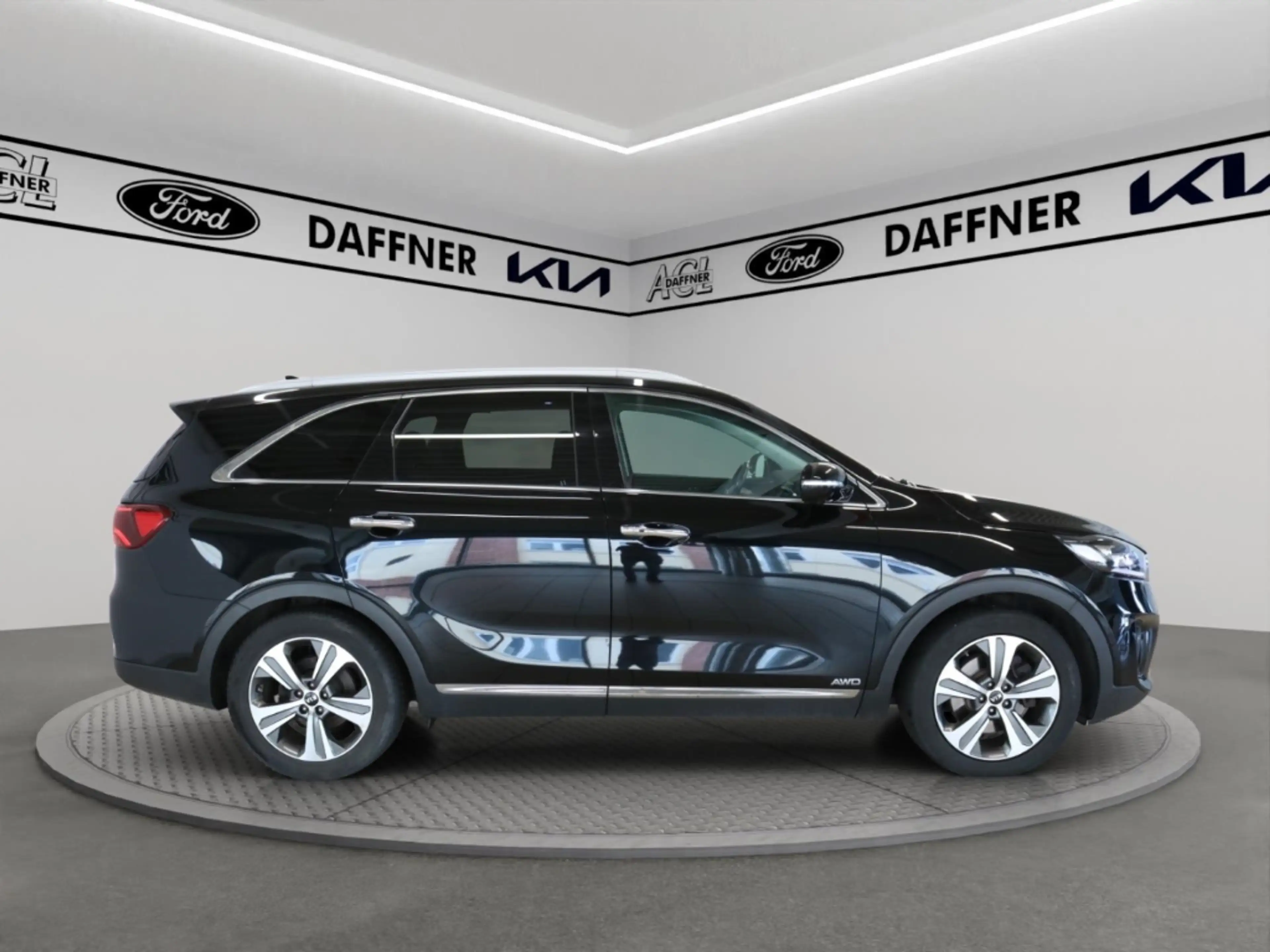 Kia Sorento Platinum Edition 4WD HUD PANO 360 Kamera — photo 2