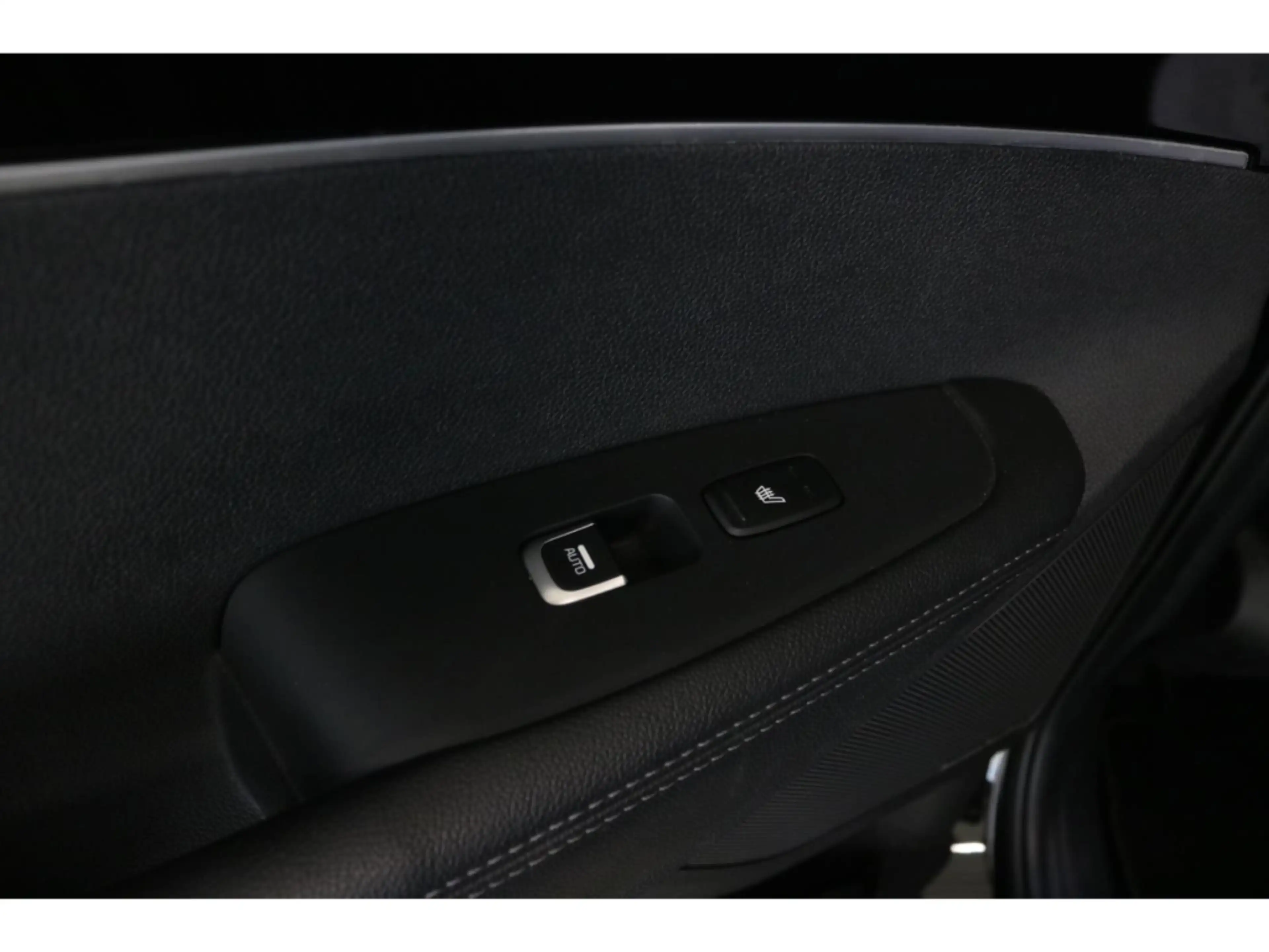 Kia Sorento Platinum Edition 4WD HUD PANO 360 Kamera — photo 8
