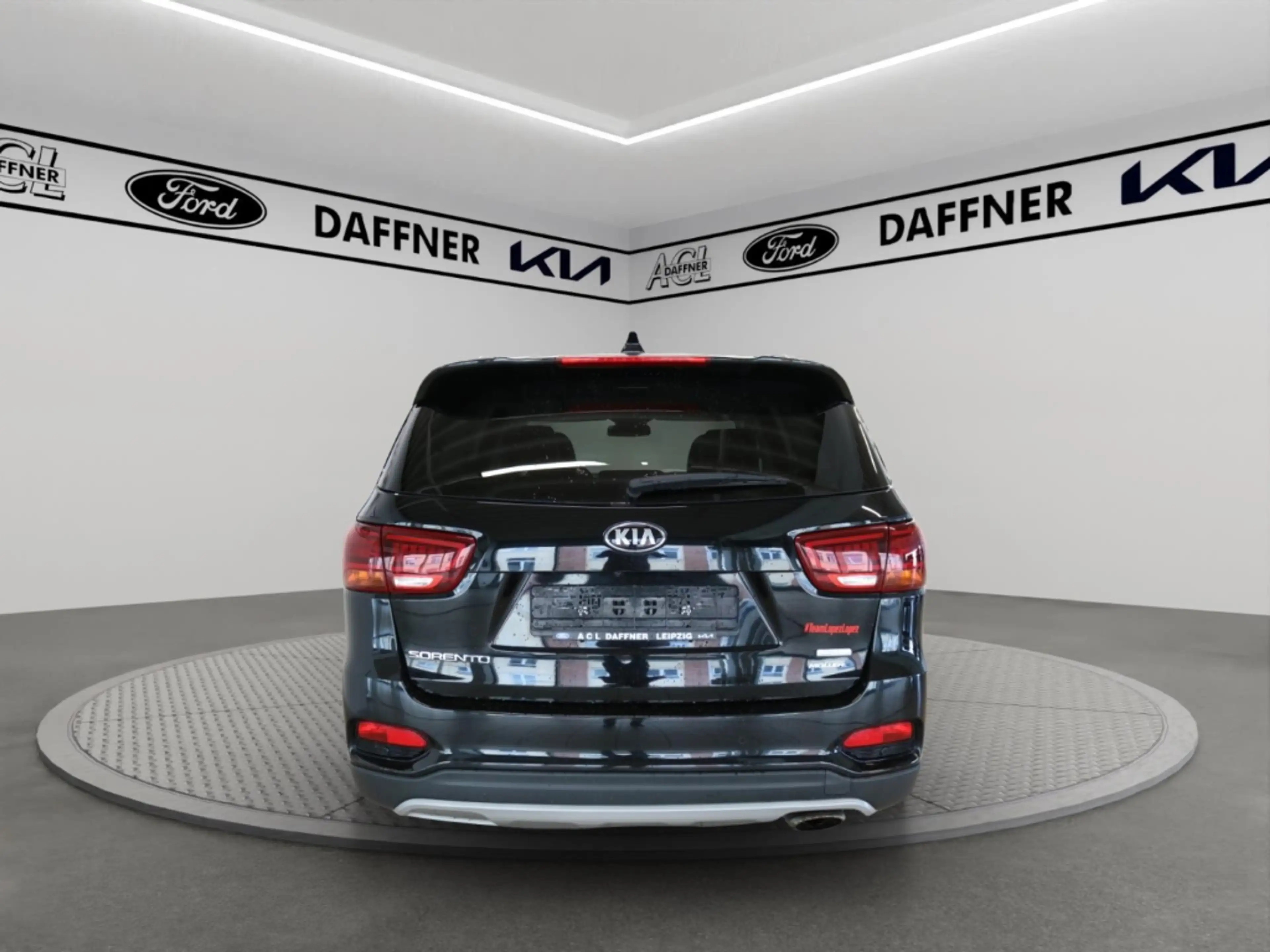 Kia Sorento Platinum Edition 4WD HUD PANO 360 Kamera — photo 15