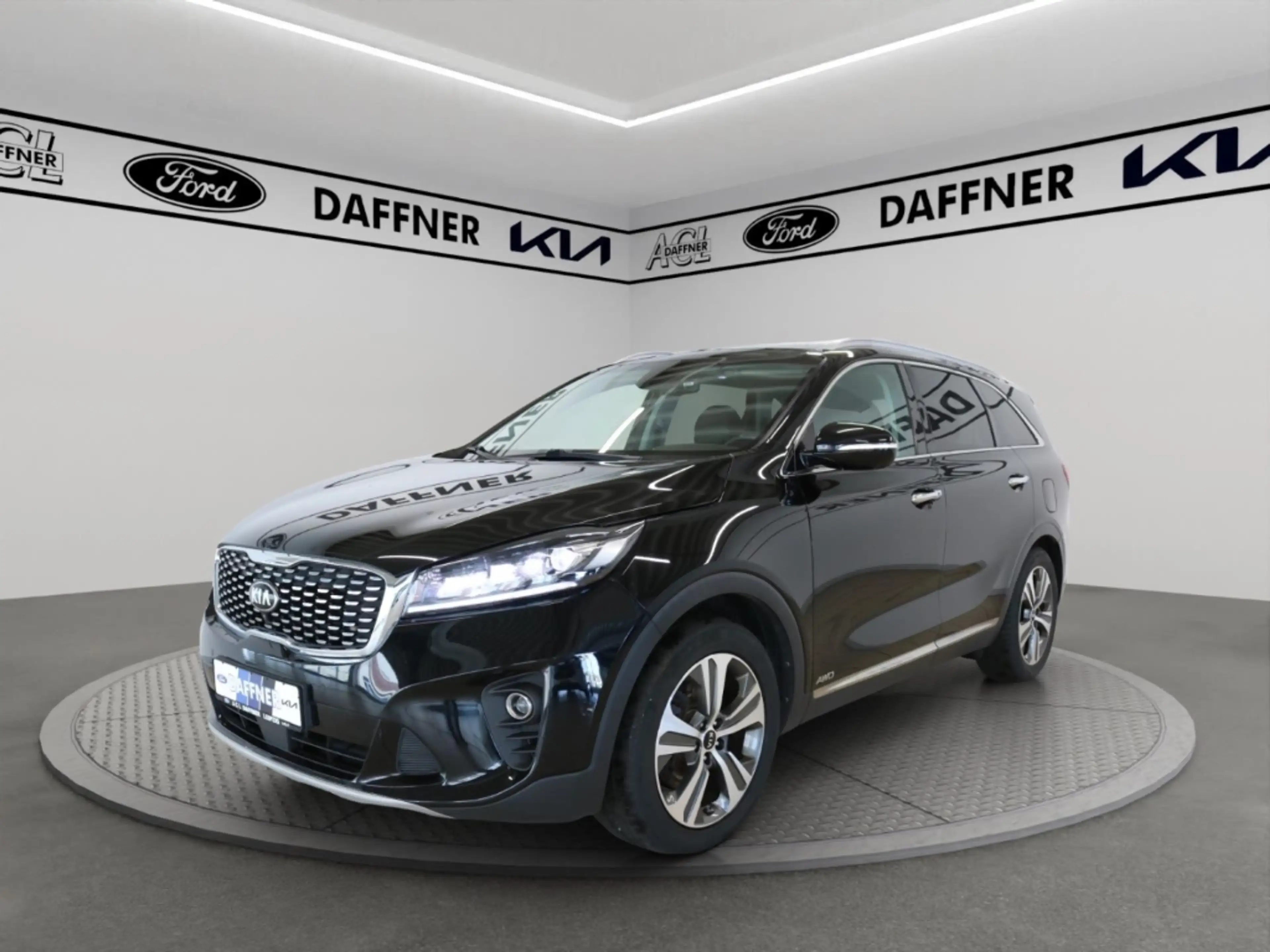 Kia Sorento Platinum Edition 4WD HUD PANO 360 Kamera — photo 11