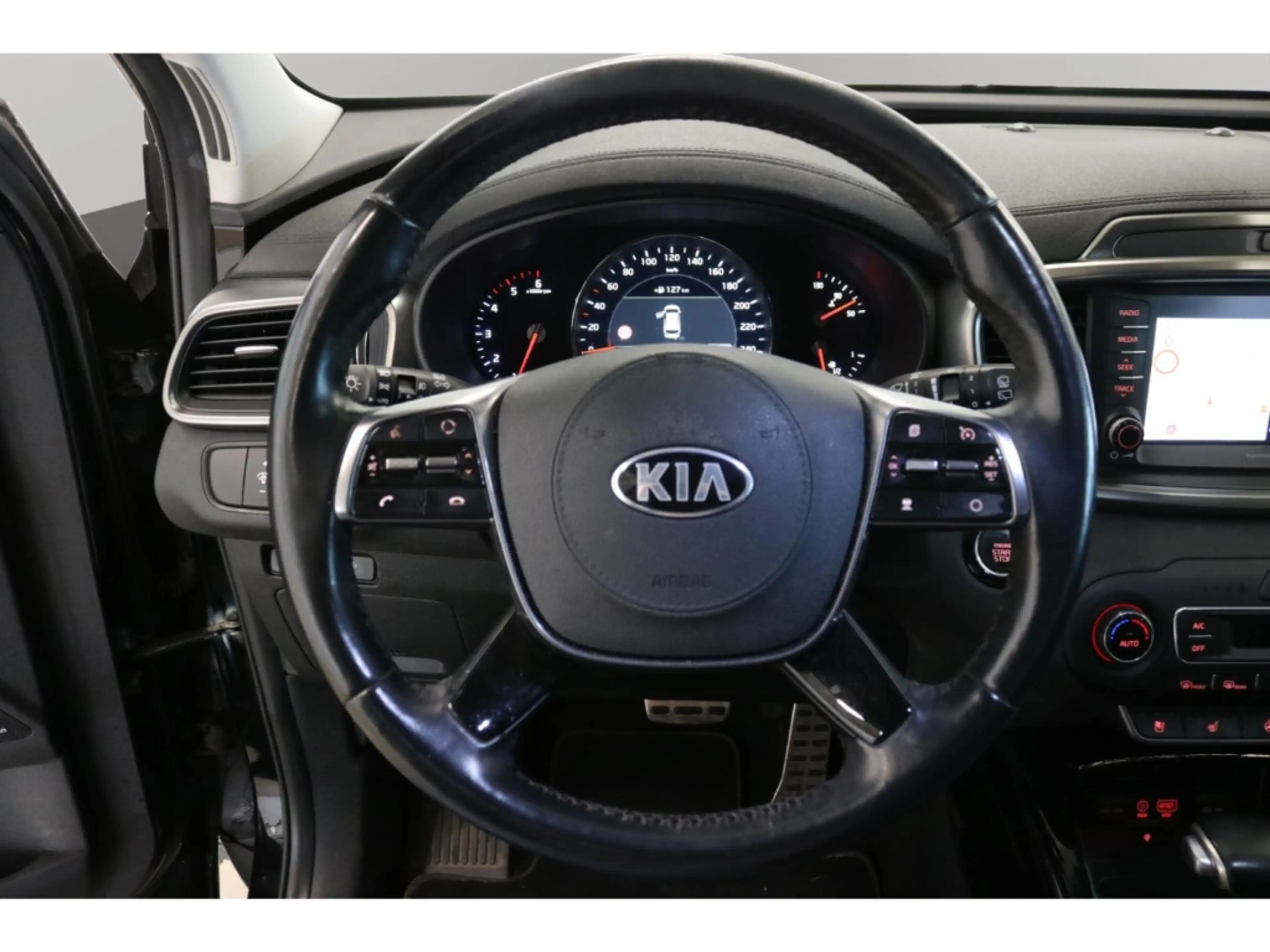 Kia Sorento Platinum Edition 4WD HUD PANO 360 Kamera — photo 5