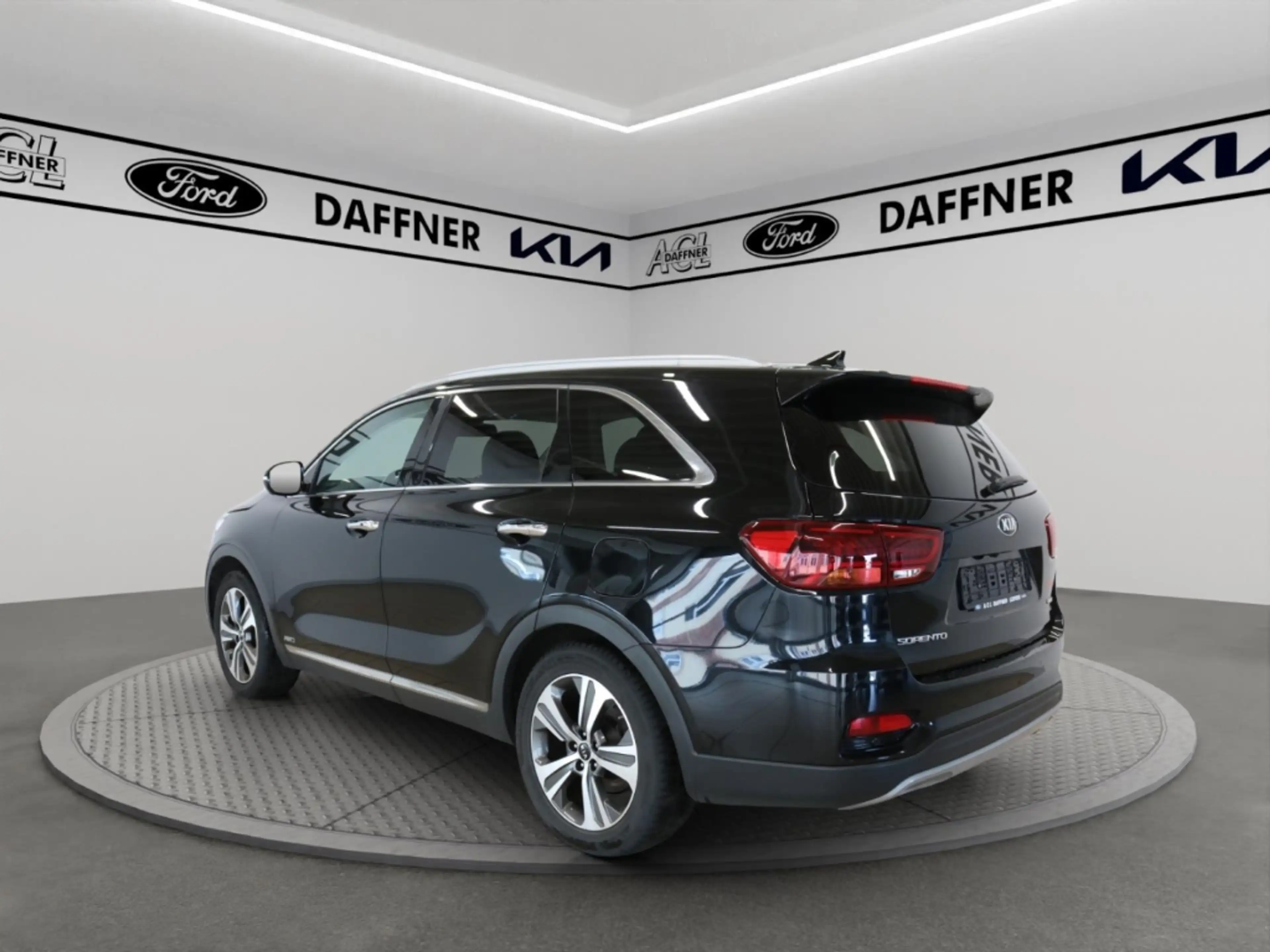 Kia Sorento Platinum Edition 4WD HUD PANO 360 Kamera — photo 14
