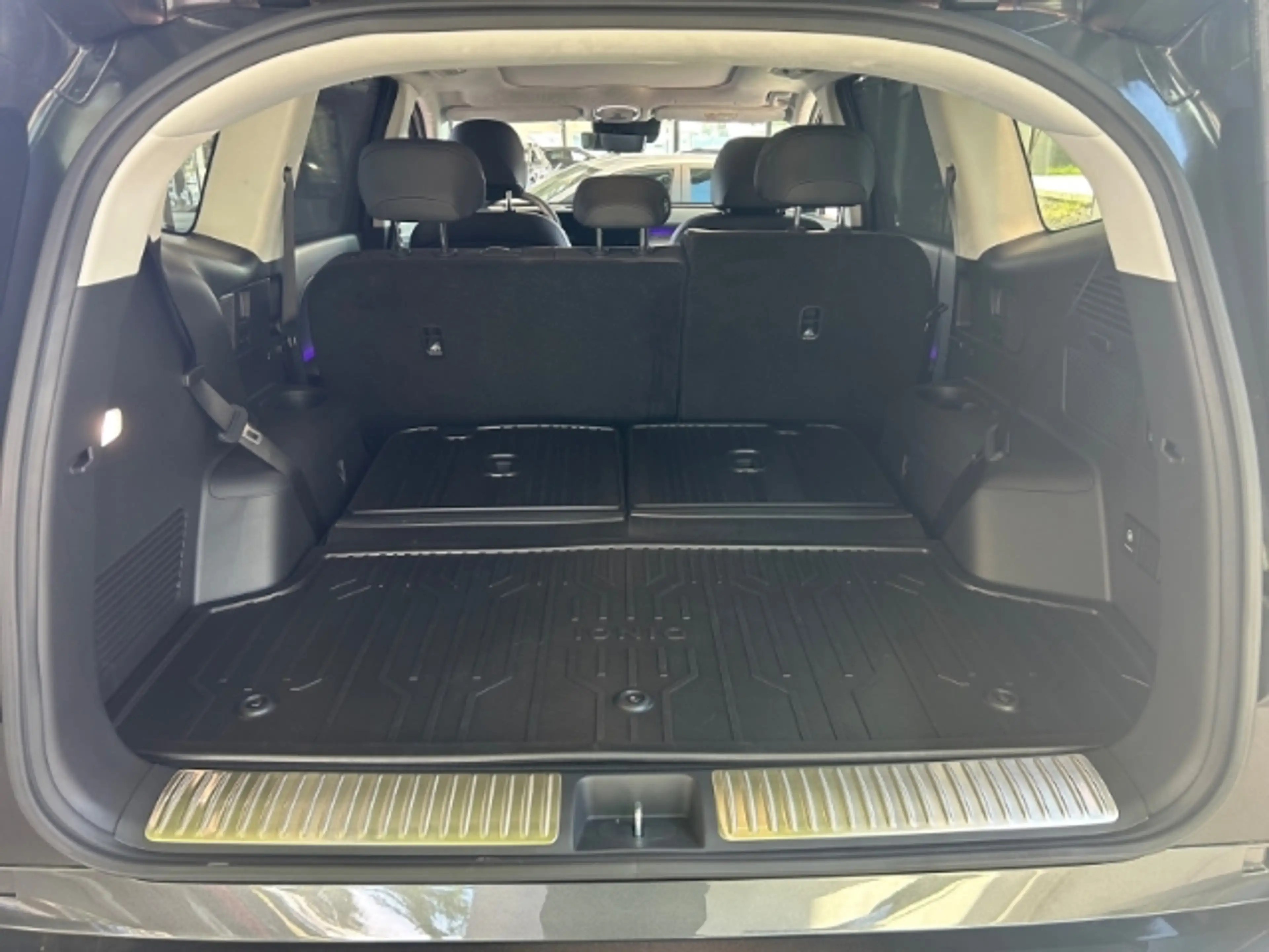 Hyundai IONIQ 9 Uniq 110kWh 7-Sitzer Pano Elektr. Schwenk. AHK — photo 10