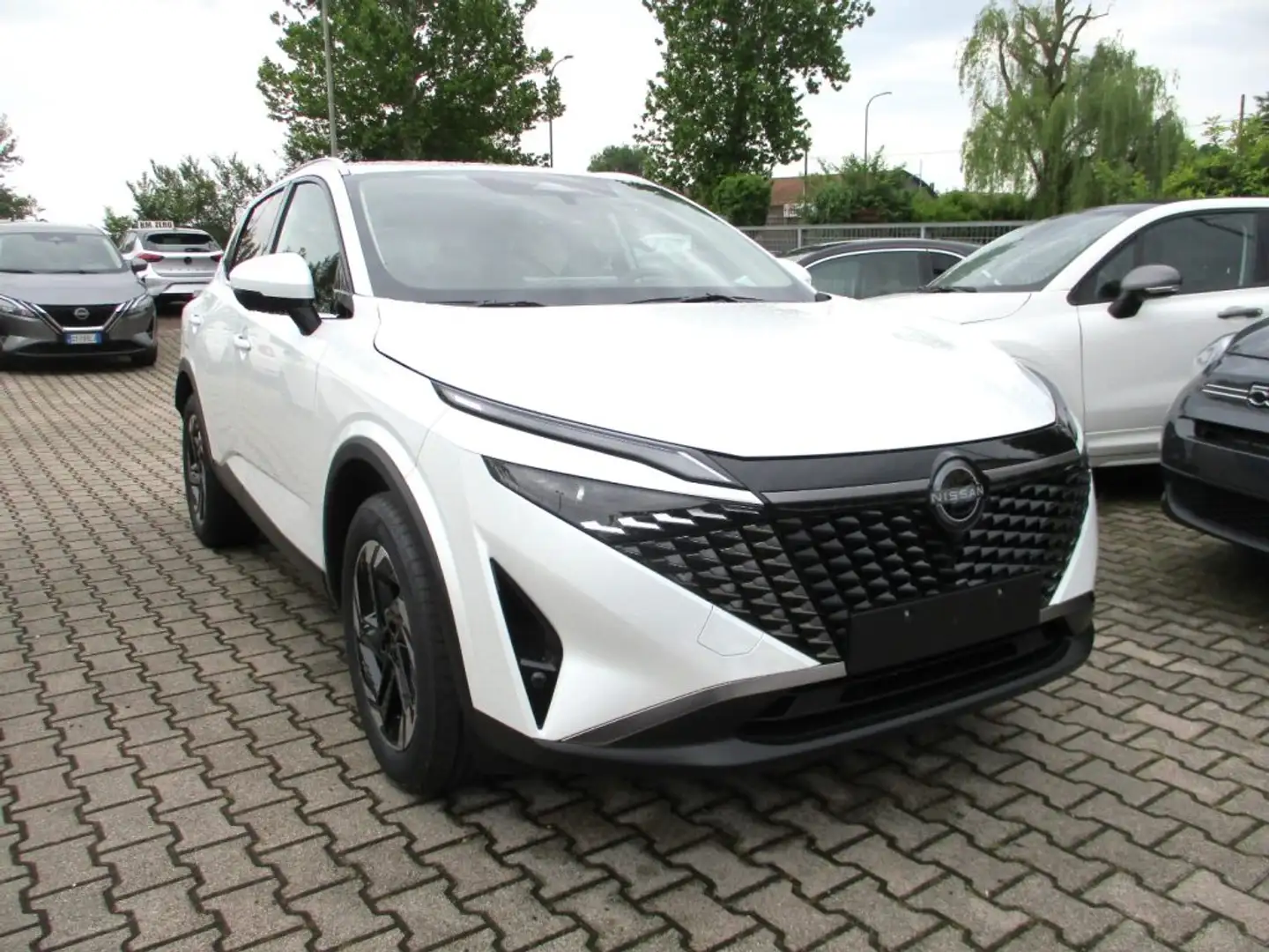 Nissan Qashqai MHEV 140 CV N-Connecta My25 Carplay/360 Wit - 2