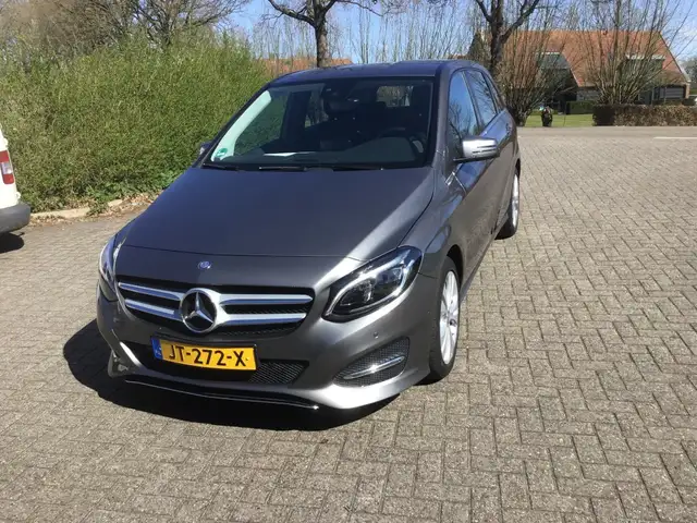 Mercedes-Benz 200 PRESTIGE