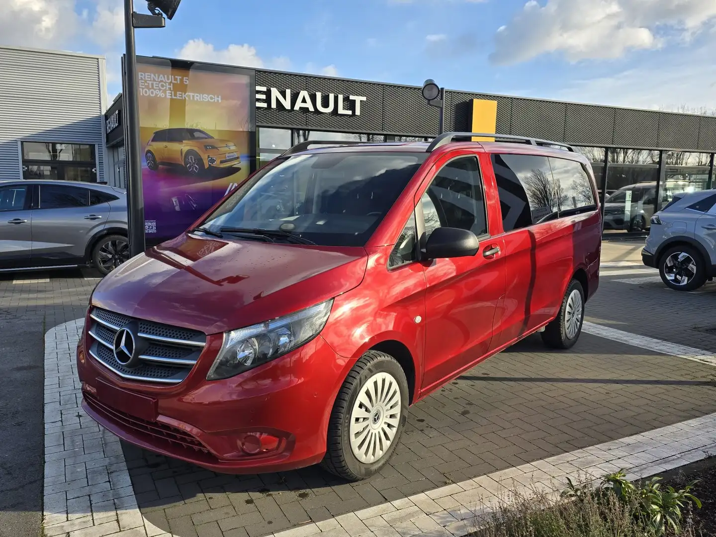 Mercedes-Benz Vito Tourer 119 CDI Edition RWD lang *Navi*Kamer* Rot - 2