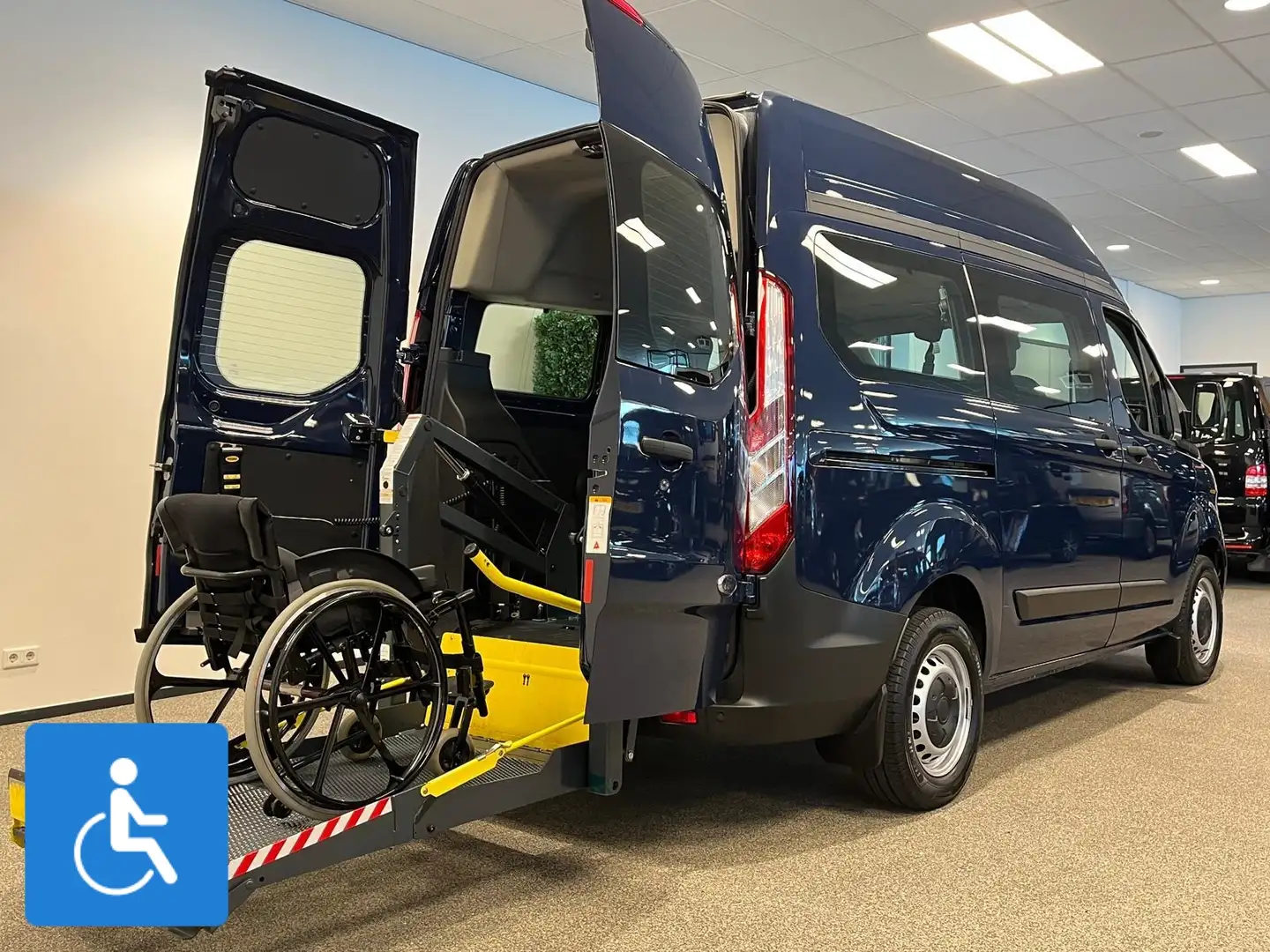 Ford Transit Custom L1H2 Rolstoelbus - Rolstoel geschikt Blauw - 2