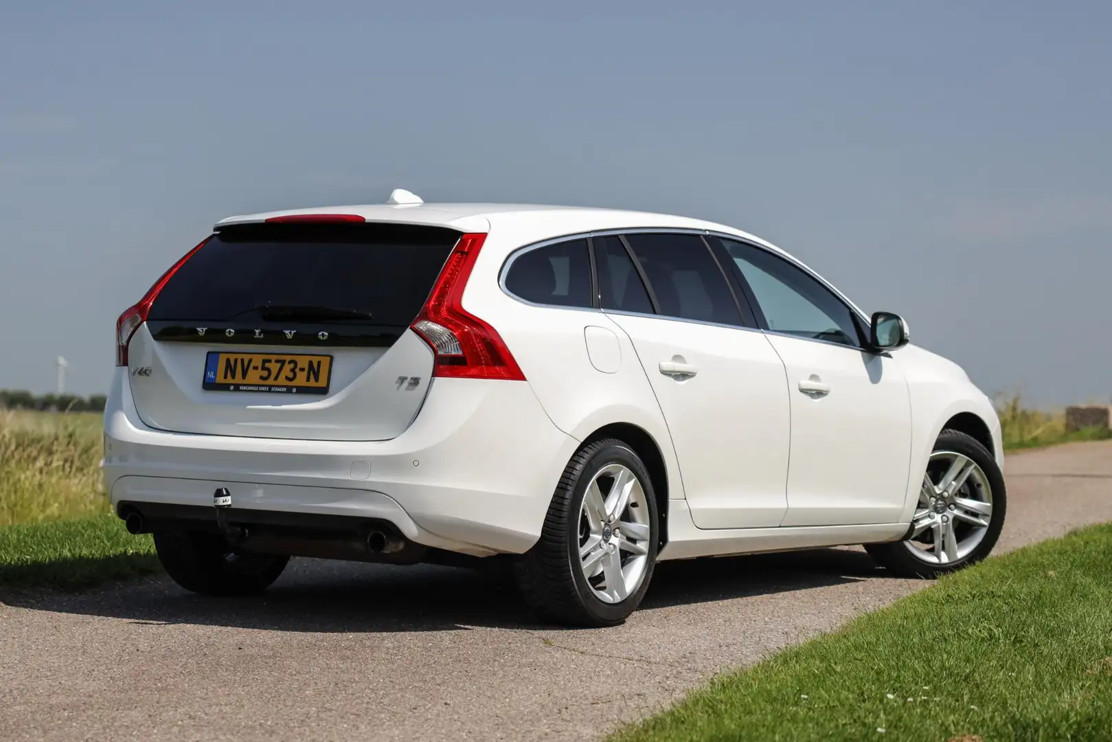 Volvo V60 1.5 T3 Aut. 152 pk Nordic+ ✅ Leder ✅ Xenon ✅ Navi White - 2
