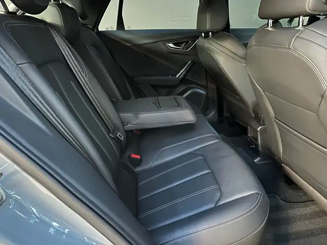 Audi Q2 view 8