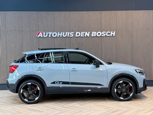 Audi Q2 view 4