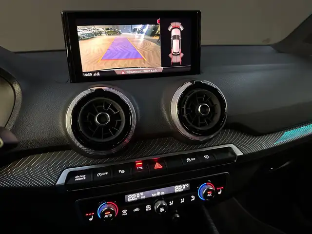 Audi Q2 view 15