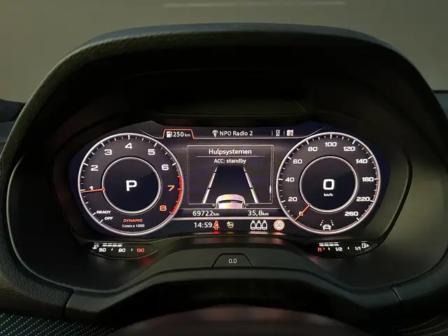 Audi Q2 view 12