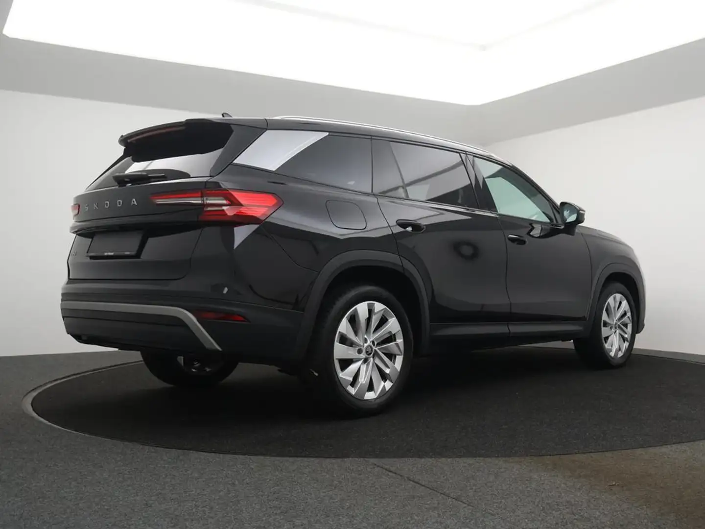 Skoda Kodiaq Kodiaq 1.5TSI 150PK Selection 7ZITPLAATSEN*AUTOMAAT*NAVI*BLTH*CRUISE*PDC*ZETELVERWARMING*DIGITAL DASHBOARD*... Zwart - 2