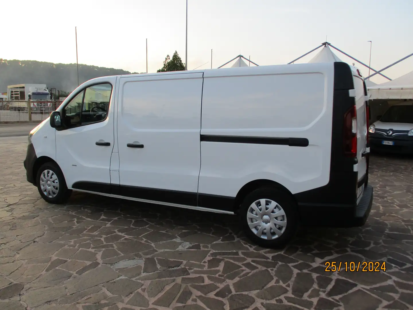 Opel Vivaro 1.6 TDCI 125CV BITURBO P.L.  2 PORTE LATERALI Bianco - 2