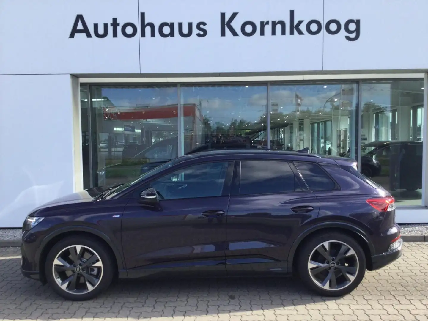 Audi Q4 e-tron Q4 40 e-tron S-Line 77kWh GAR 12.27 Bluetooth Navi Violett - 1