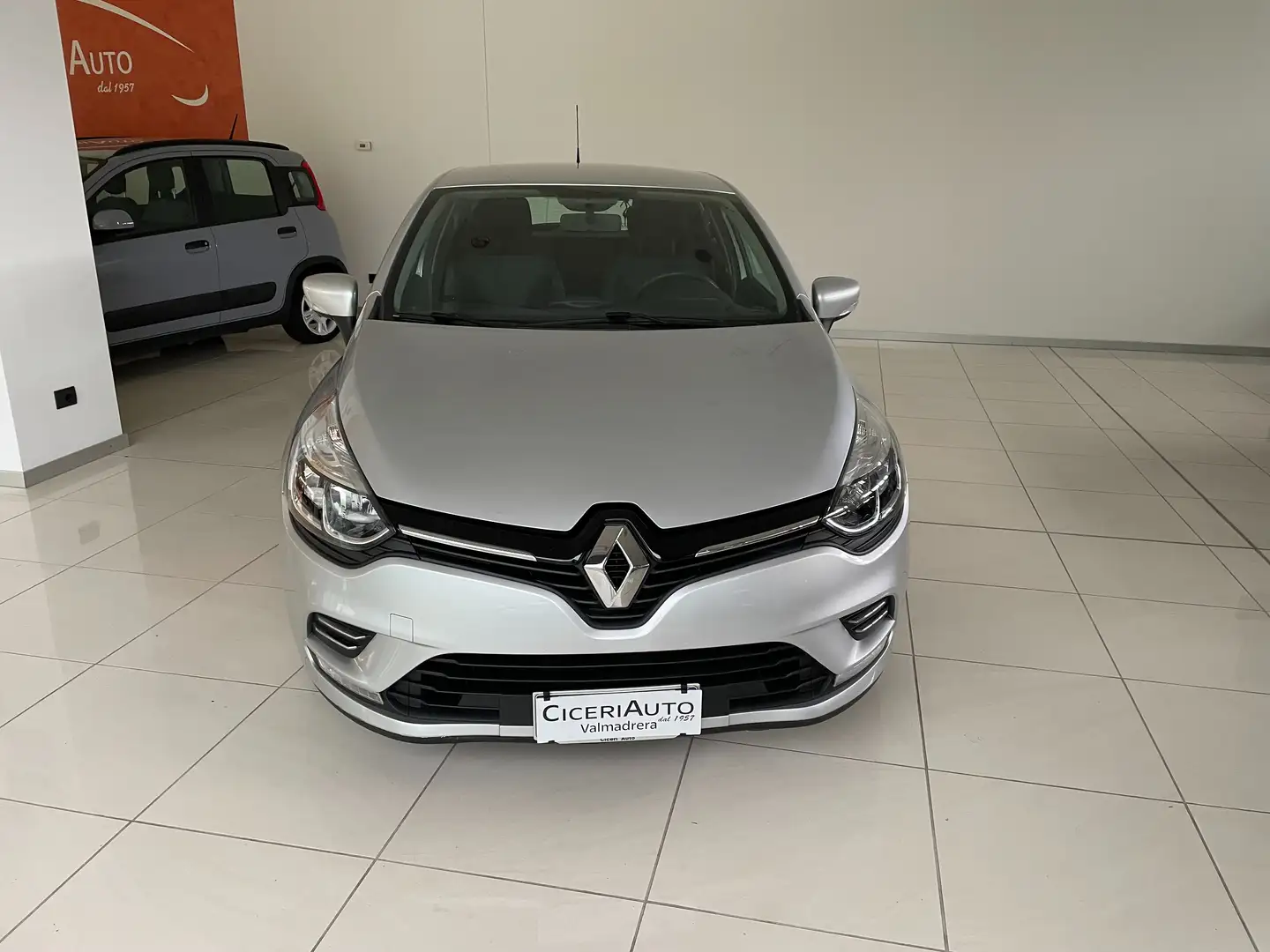 Renault Clio Clio 0.9 tce energy Life Gpl 90cv my18 Zilver - 2