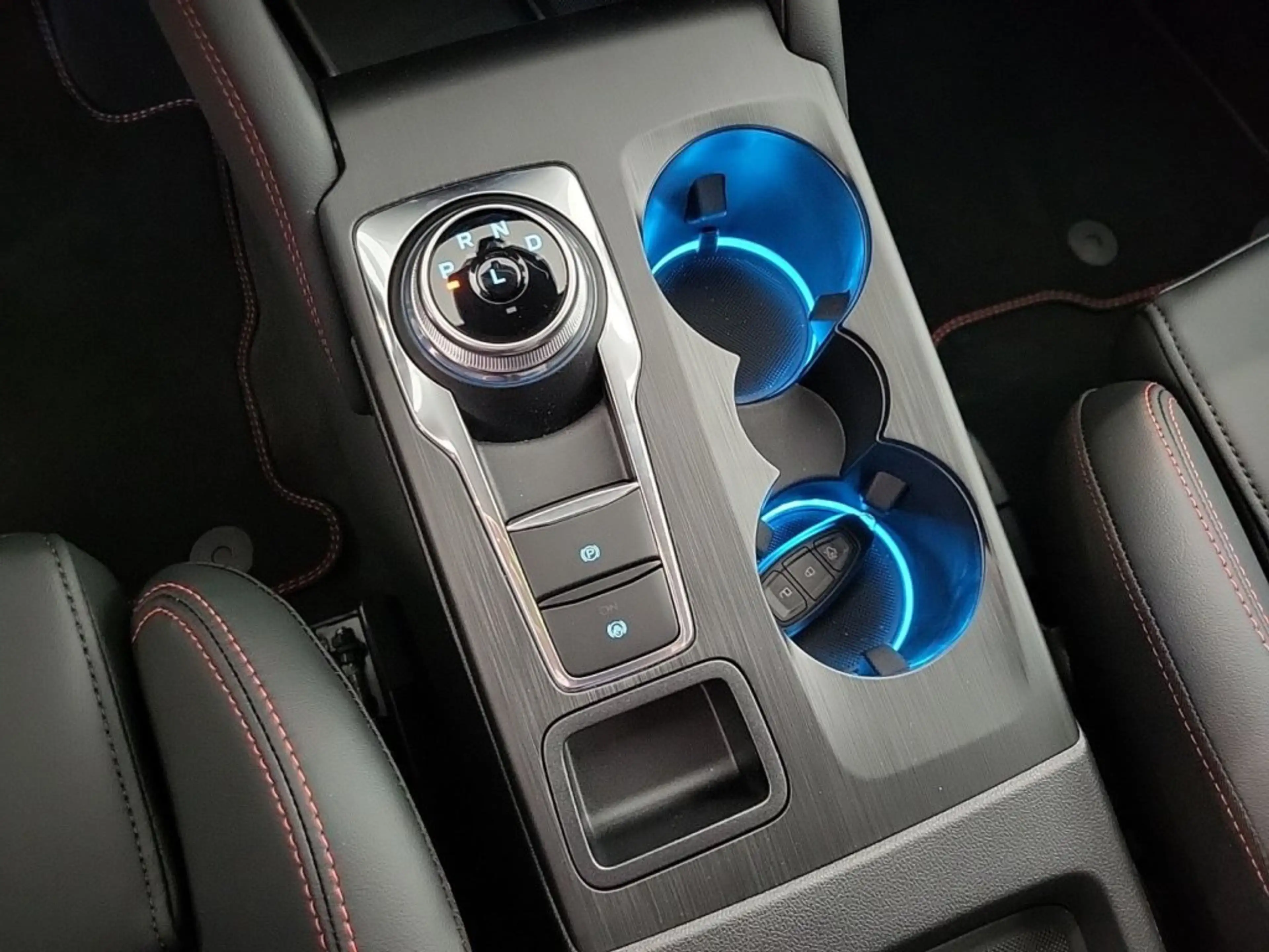 Ford Kuga ST-Line X 2,5L Duratec PHEV 243PS A FWD — photo 13