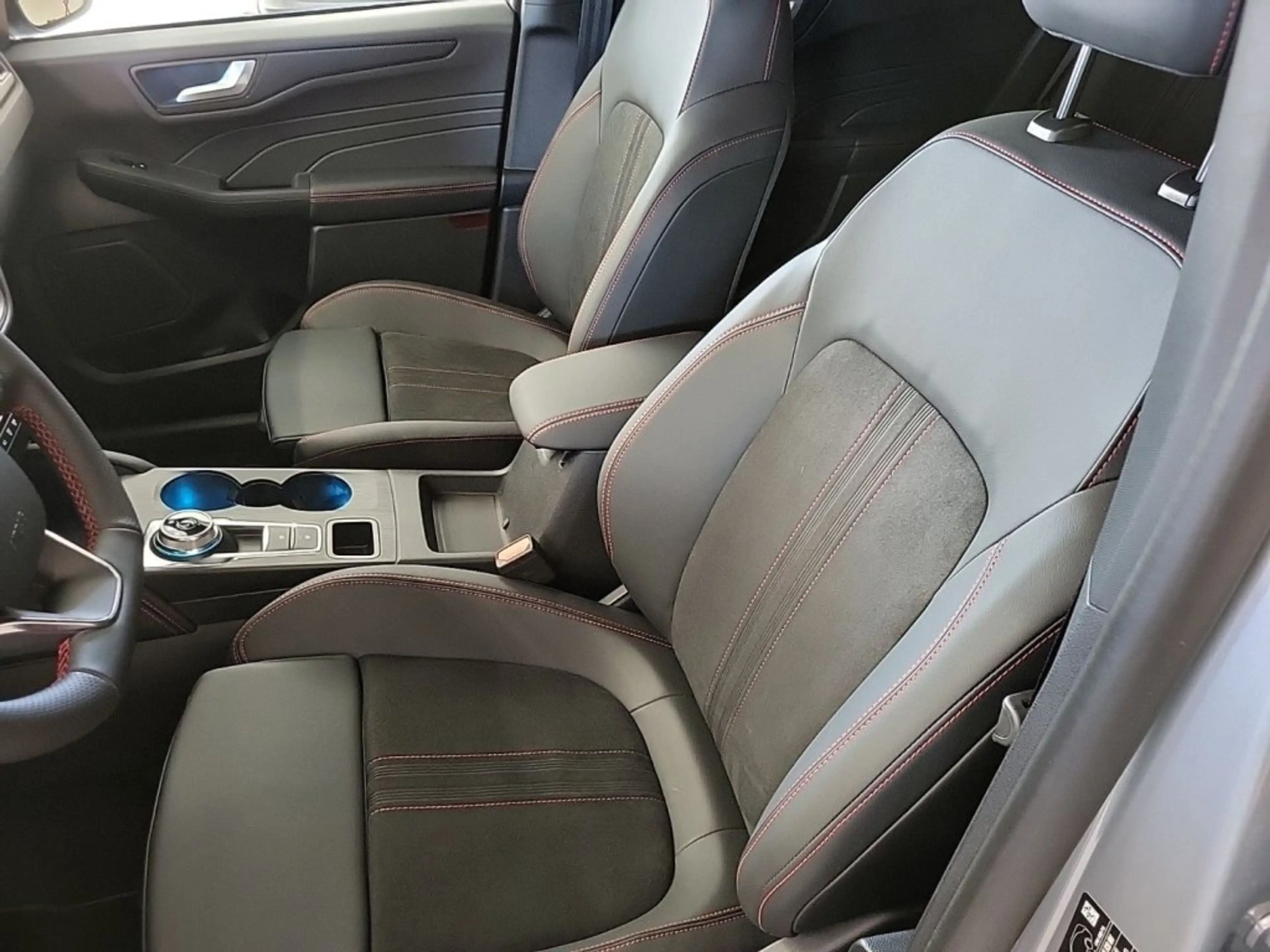 Ford Kuga ST-Line X 2,5L Duratec PHEV 243PS A FWD — photo 9