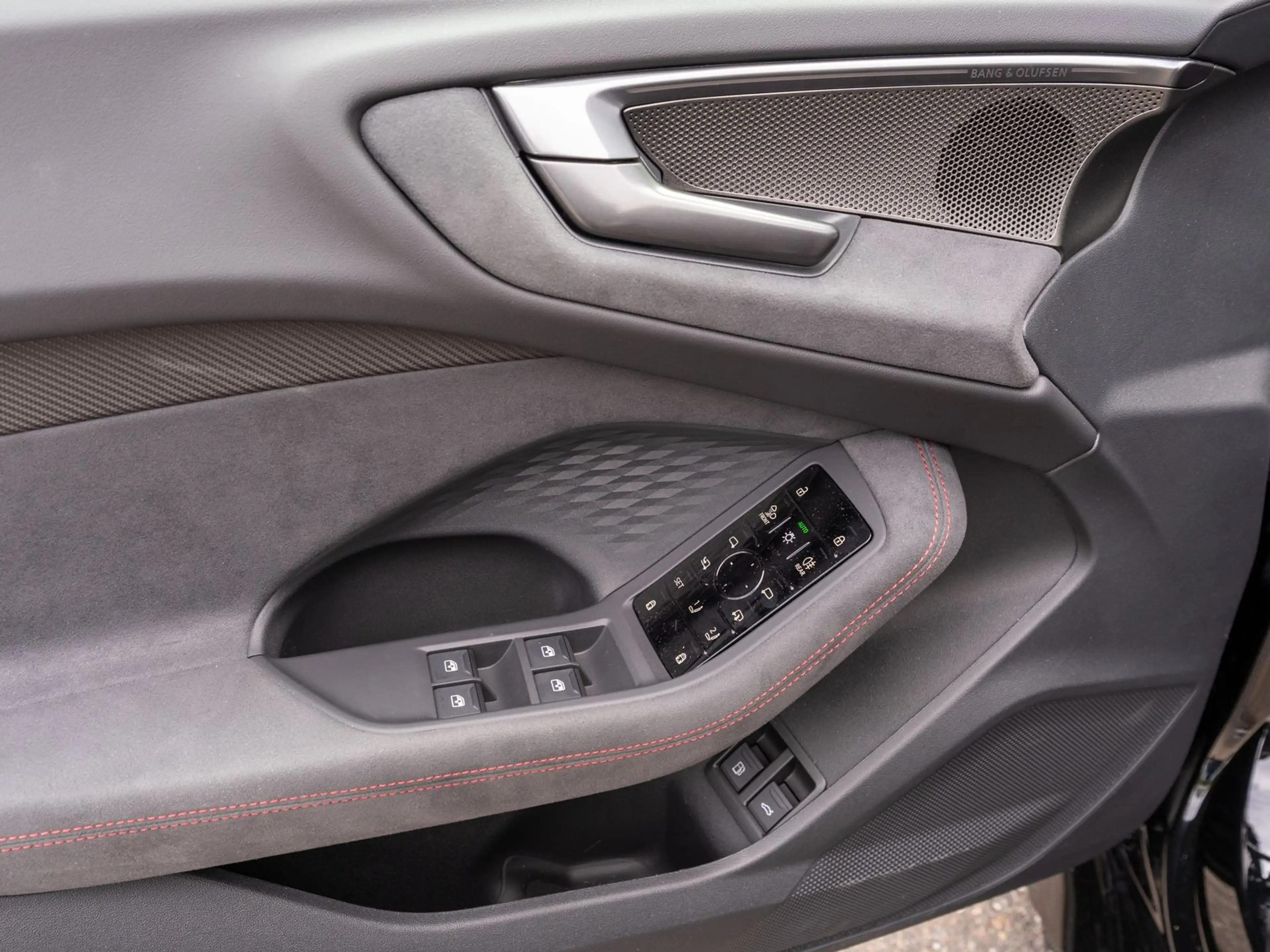 Audi RS5 Keramikbremsen Optikpaket Carbon — photo 11