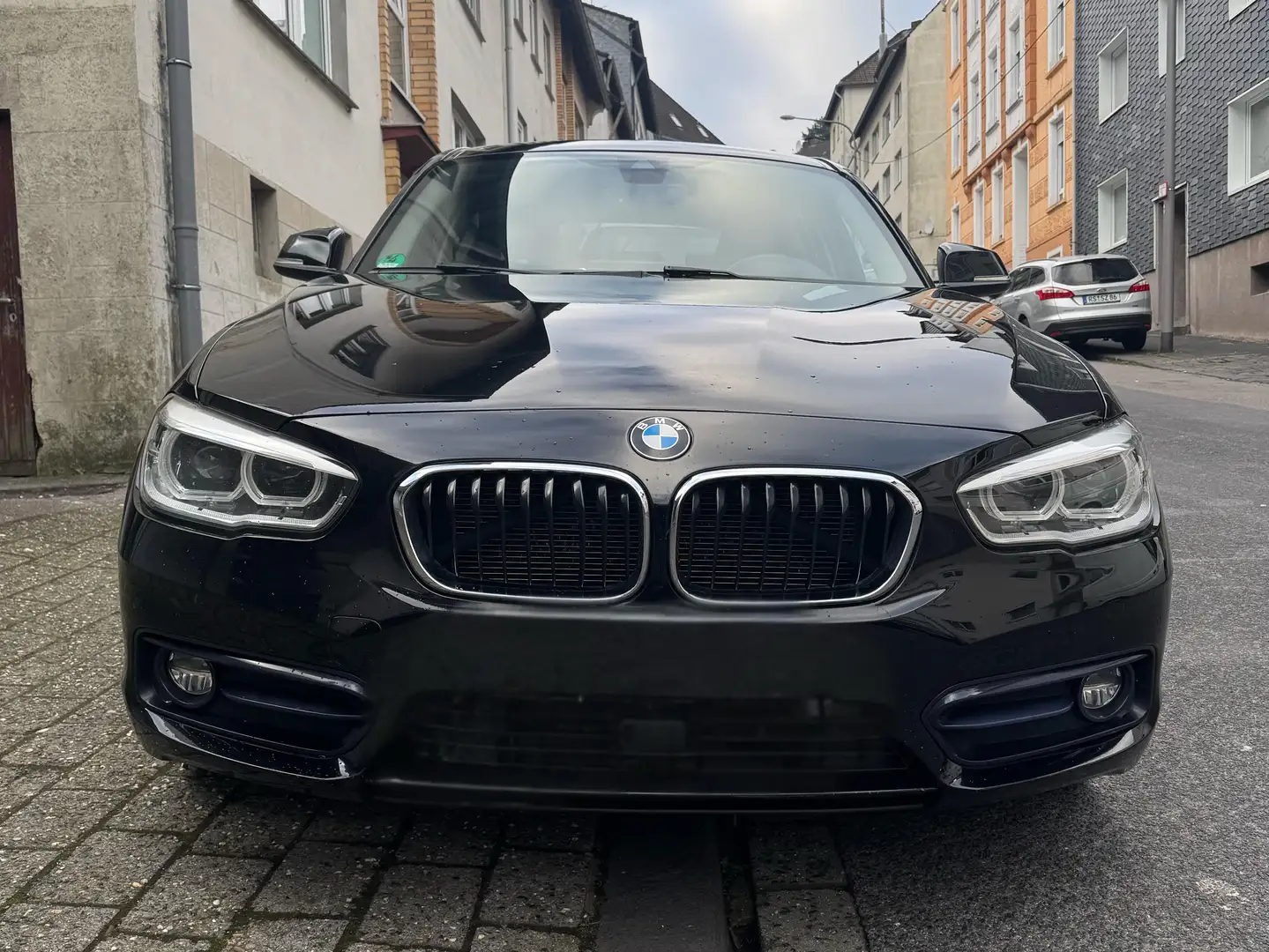 BMW 116 1er Diesel (5-Türer) 116d Sport Line Schwarz - 2