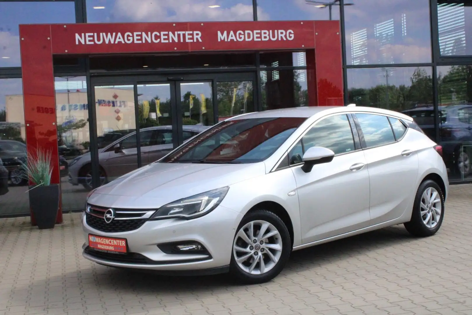 Opel Astra 1.4 Turbo Dynamic*AHK*NAVI*TOTWINKEL*SP.HALTE*KAM* Silber - 1