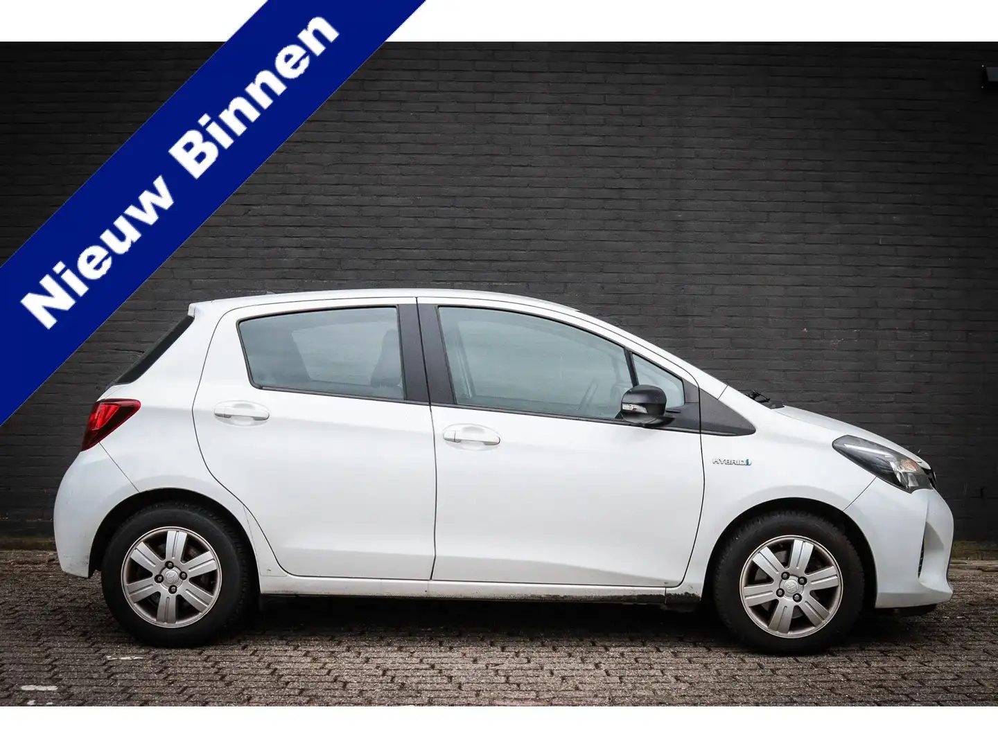 Toyota Yaris 1.5 Hybrid Business Plus Net binnen; wassen/poetse Wit - 1