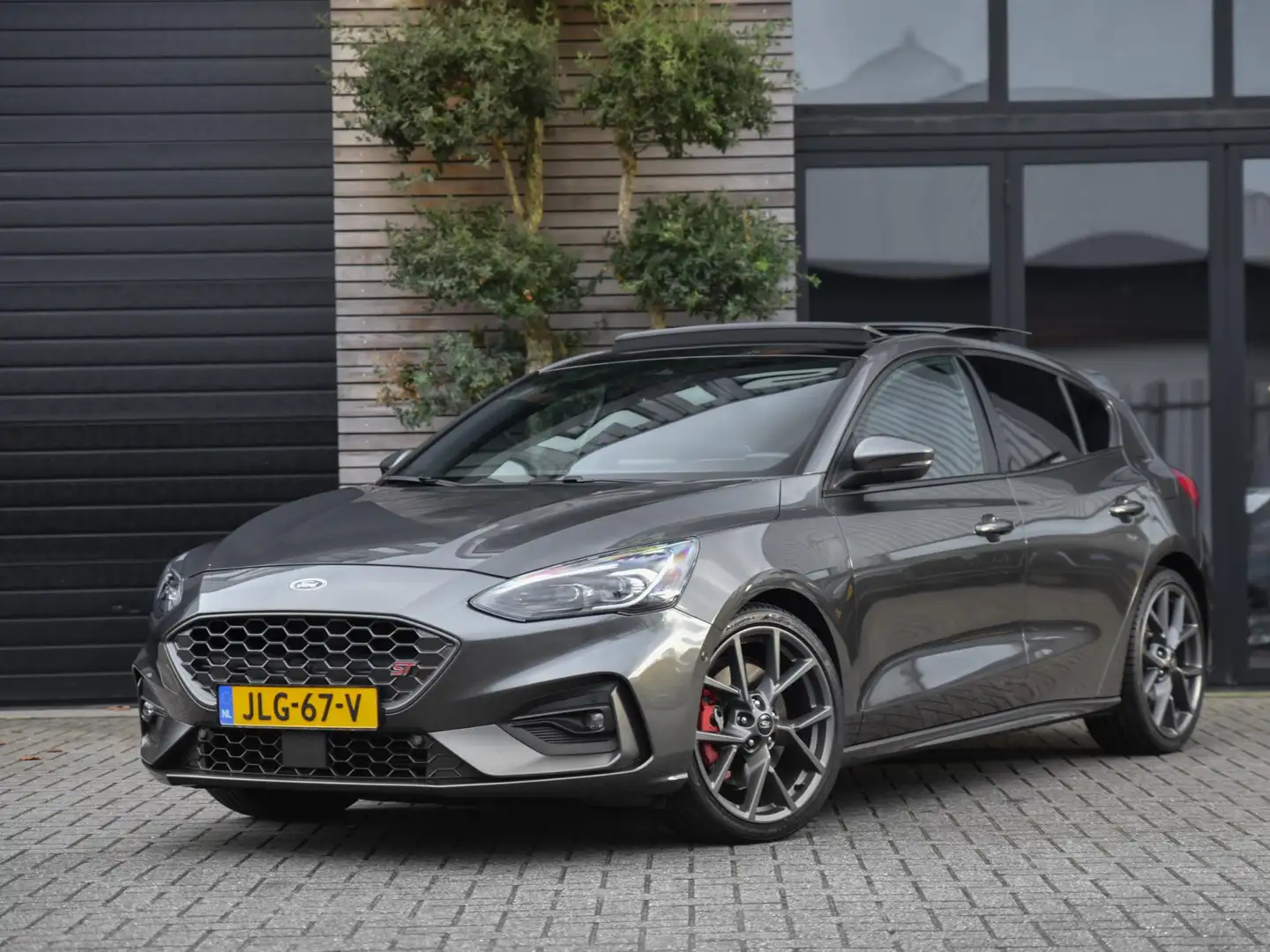 Ford Focus 2,3 EcoBoost ST / Panoramadak / 280 PK / Bang & Ol Gris - 1