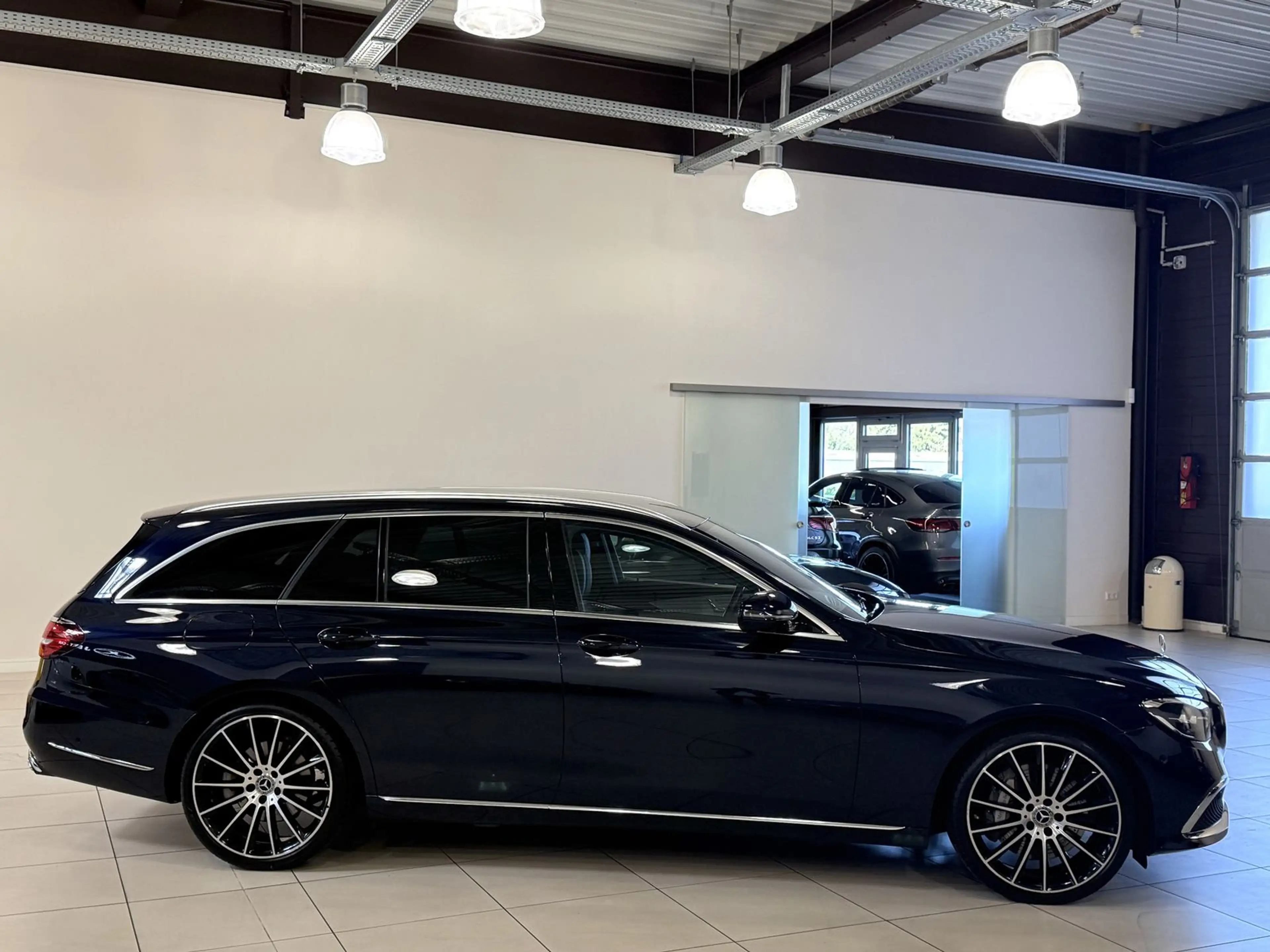 Mercedes-Benz E 400 d 4Matic Exclusive *1.Hand-20"AMG-AHK* — photo 5